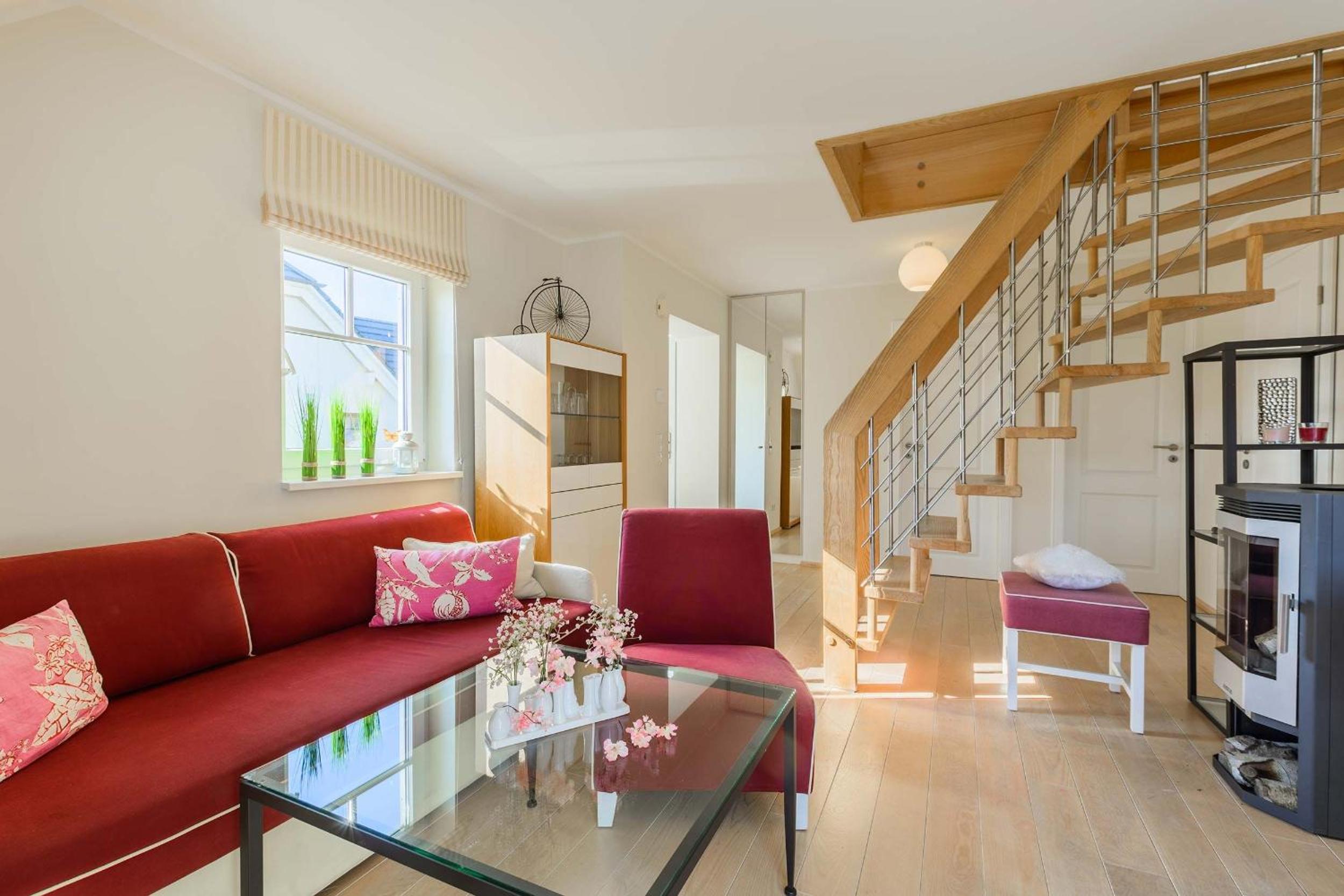 Three-Bedroom Apartment with Balcony photo 2