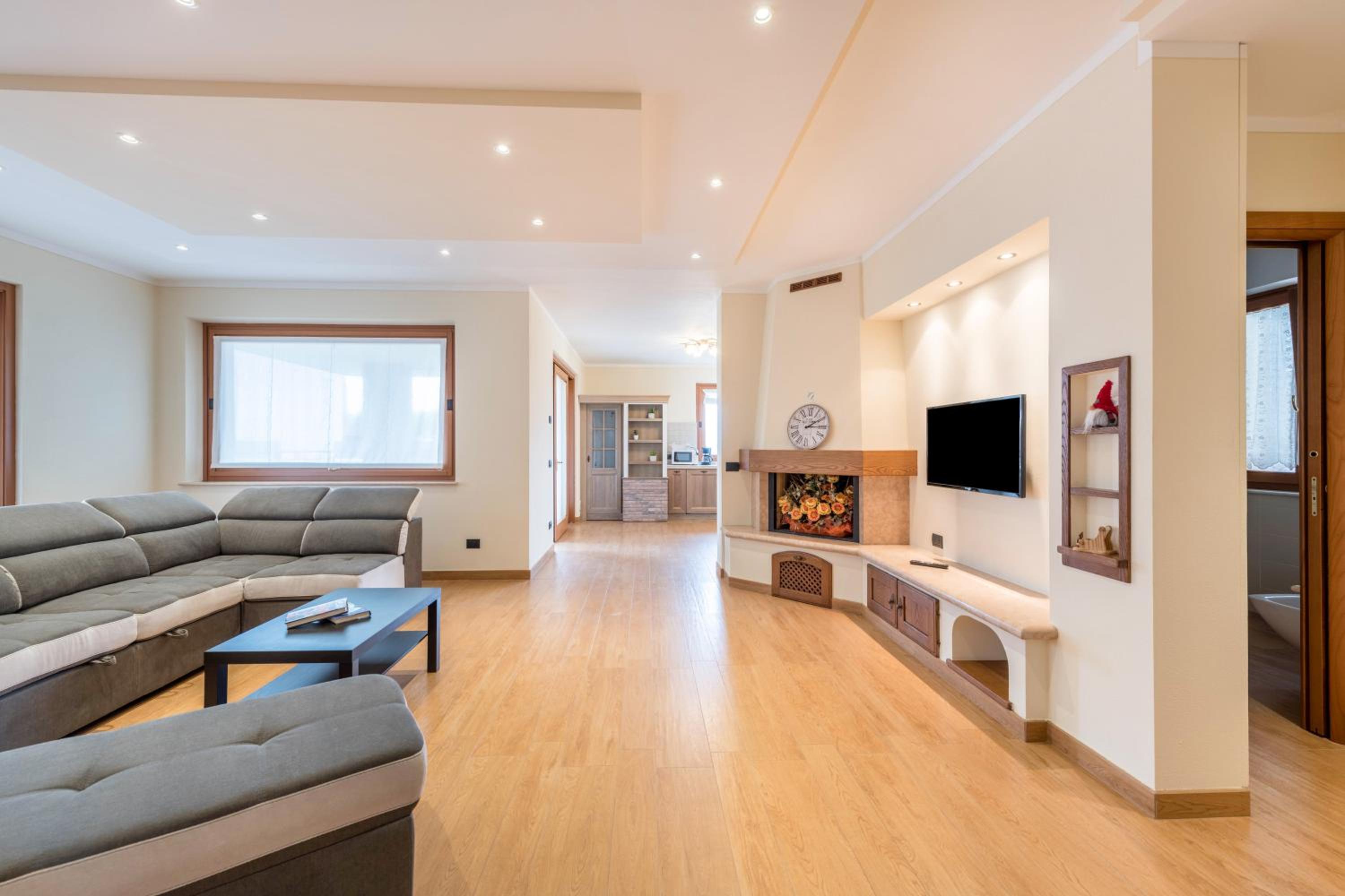 Three-Bedroom Apartment with Mountain View