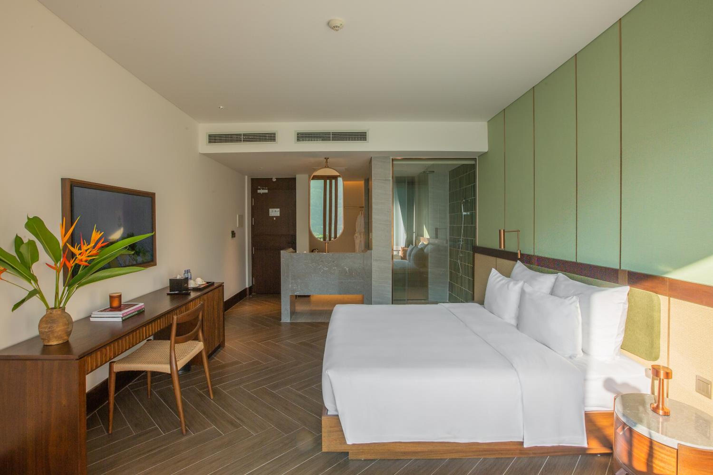 Executive Double Room with Pool View - Photo 2
