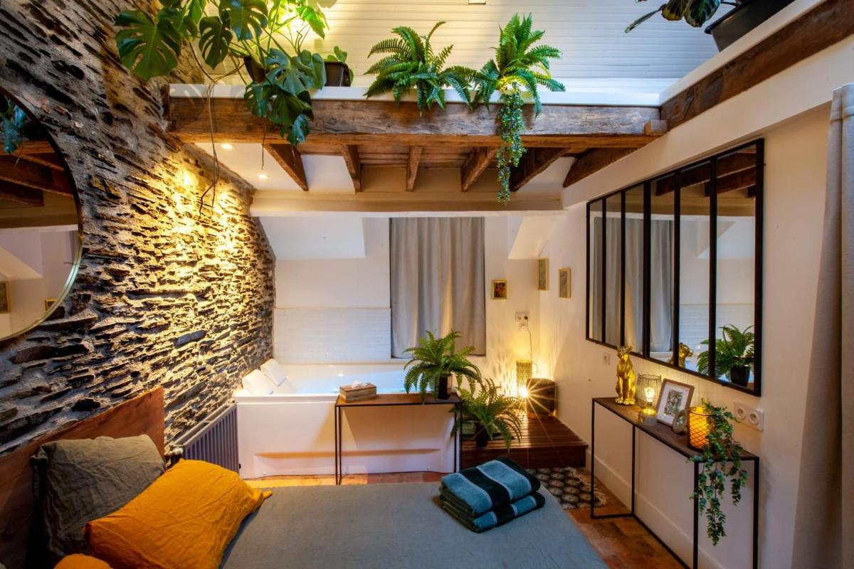 Double Room with Spa Bath photo 3