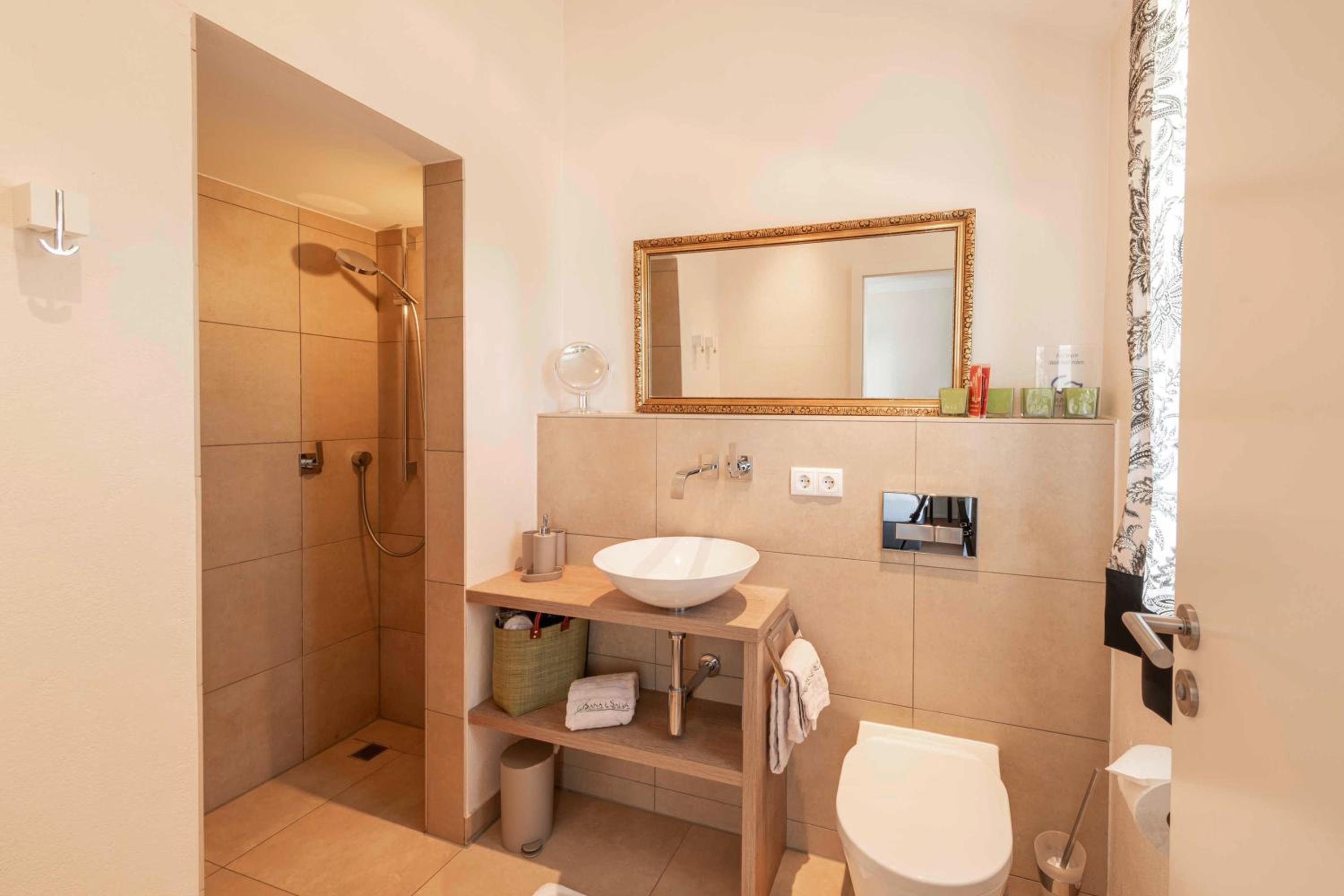 Apartment With Shower photo 3