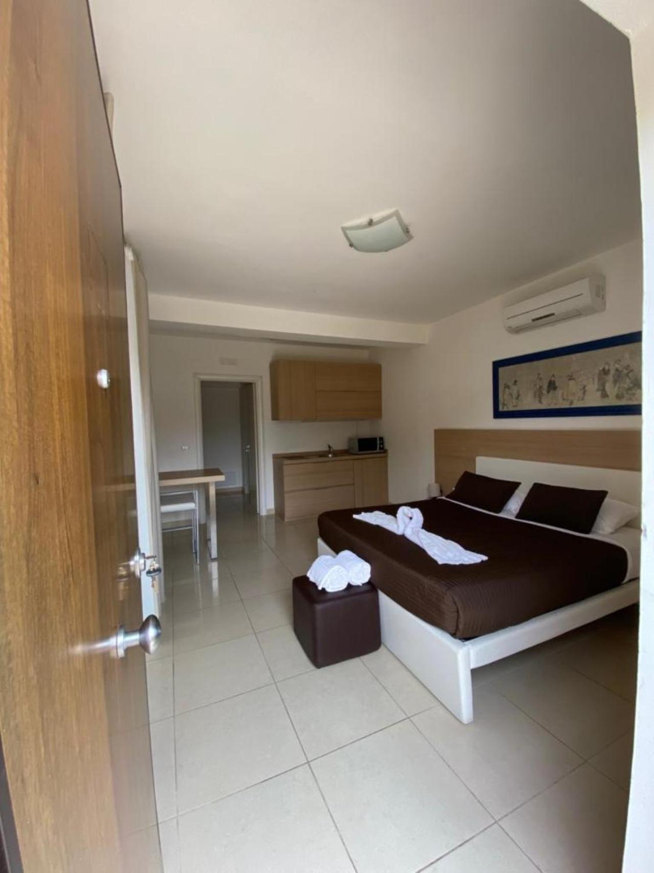 Studio Apartment photo 2