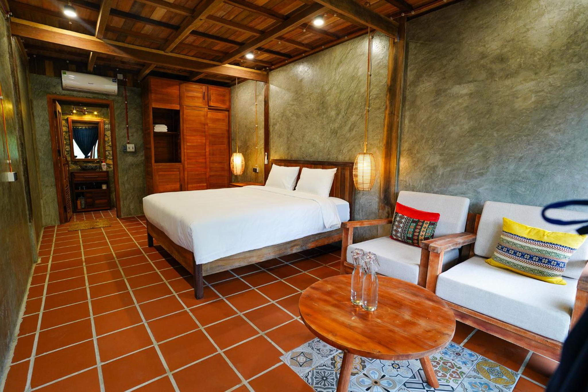 King Room with Balcony photo 2