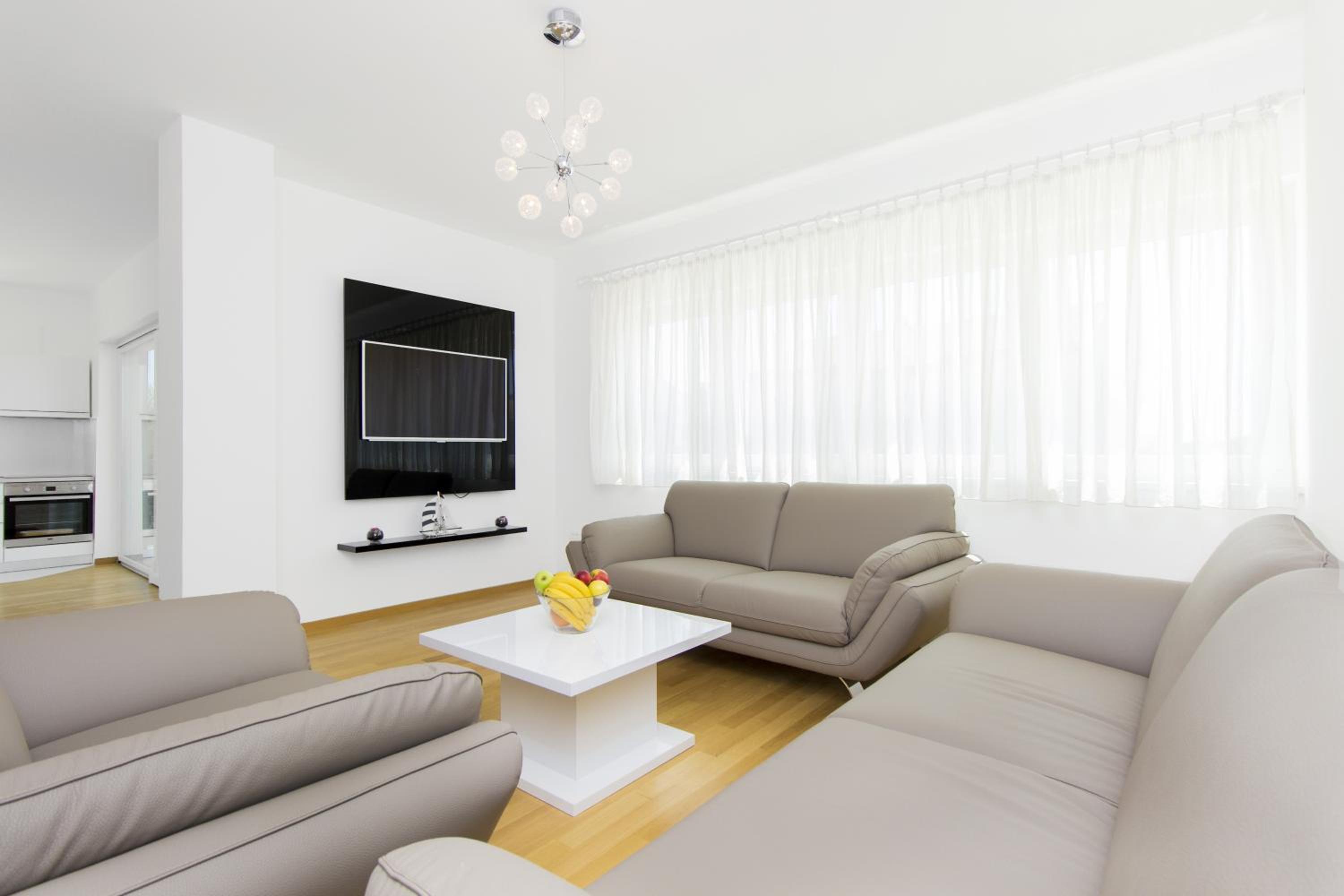 Superior Three-Bedroom Apartment with Terrace photo 3