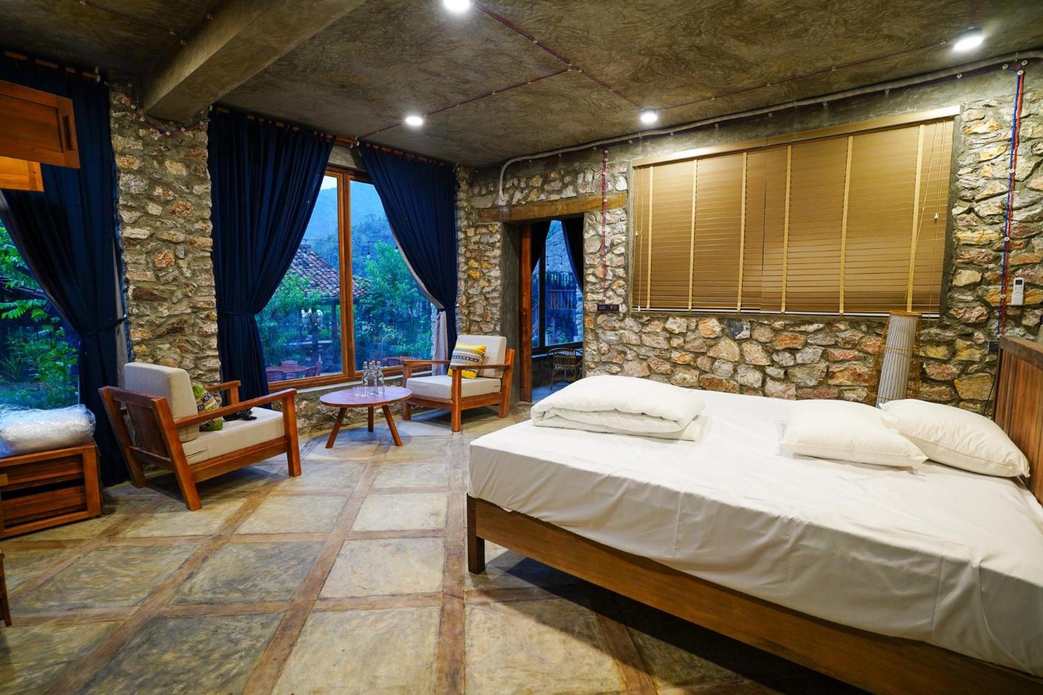 Family Room with Garden View