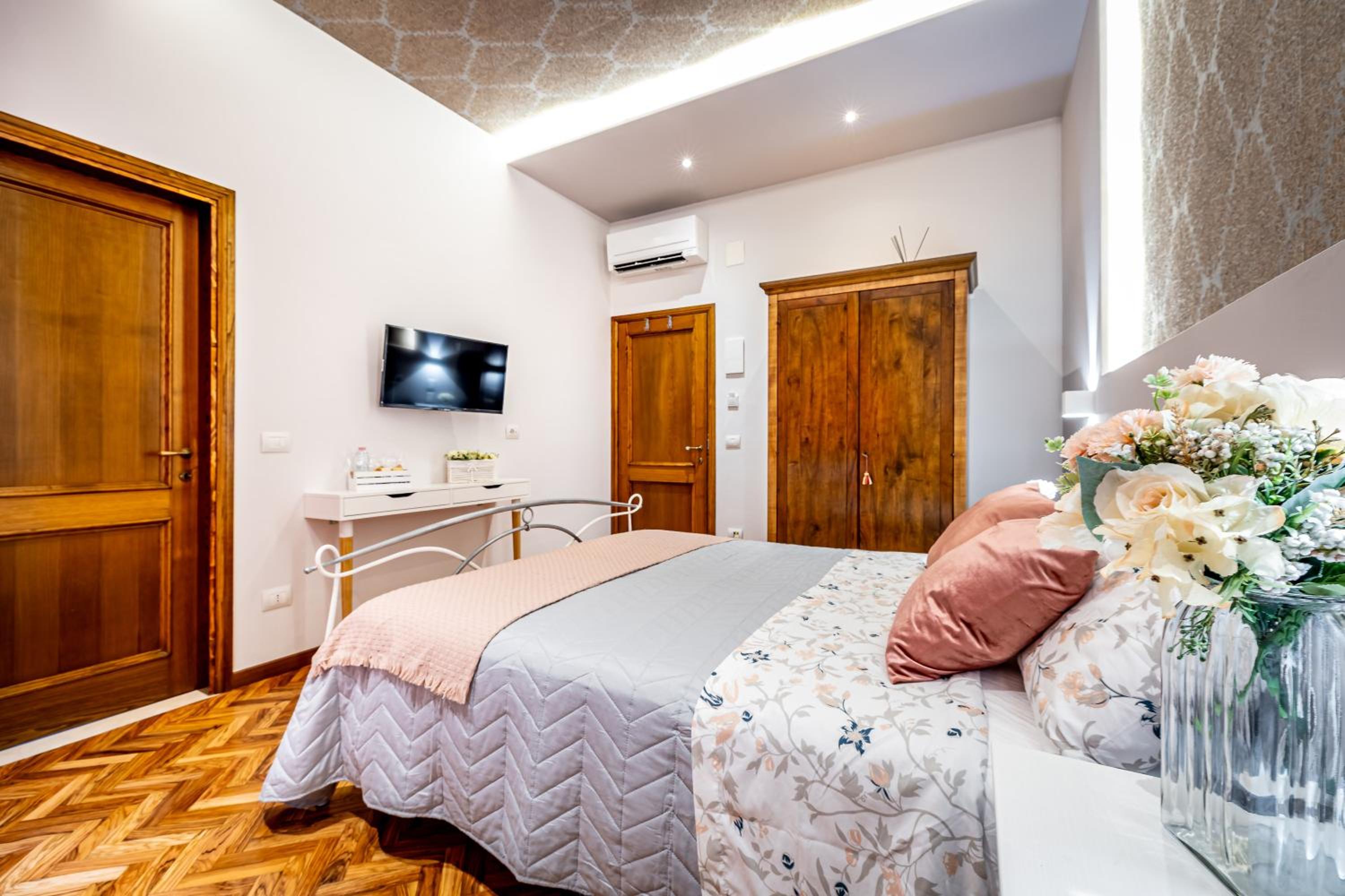 Double Room with Private Bathroom photo 3