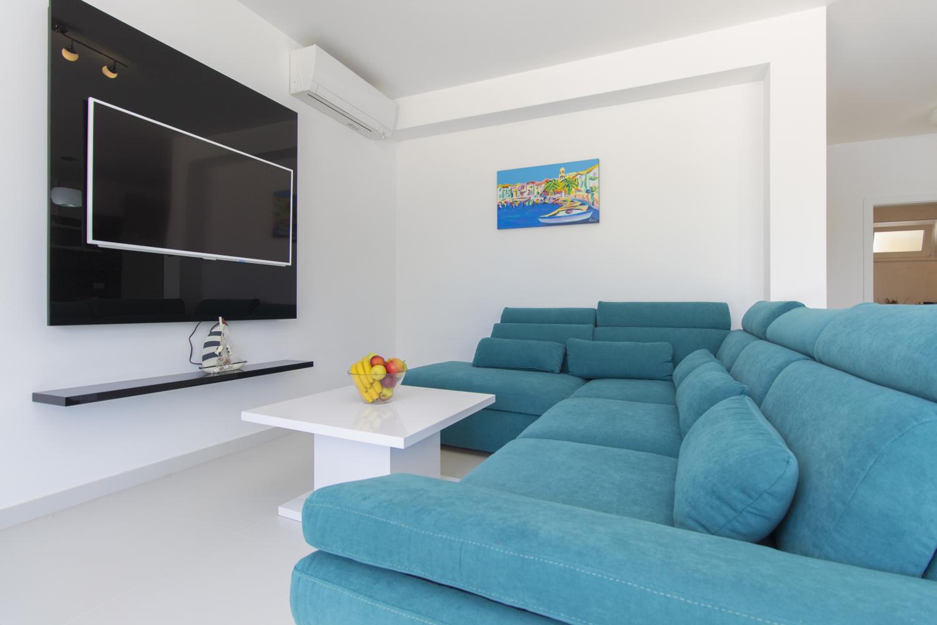Comfort Two-Bedroom Apartment with Terrace - Ground Floor photo 2