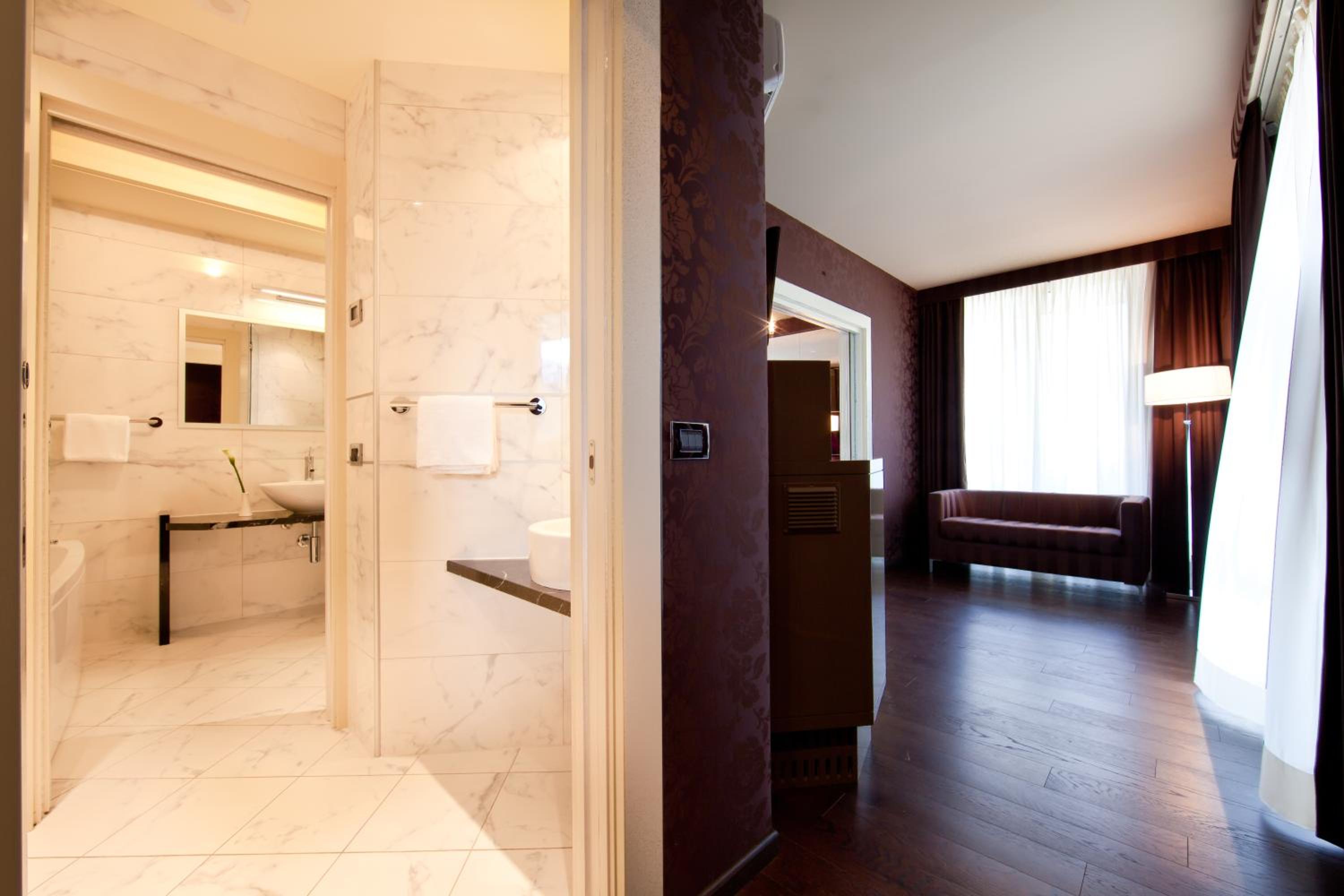 Suite with Balcony photo 2