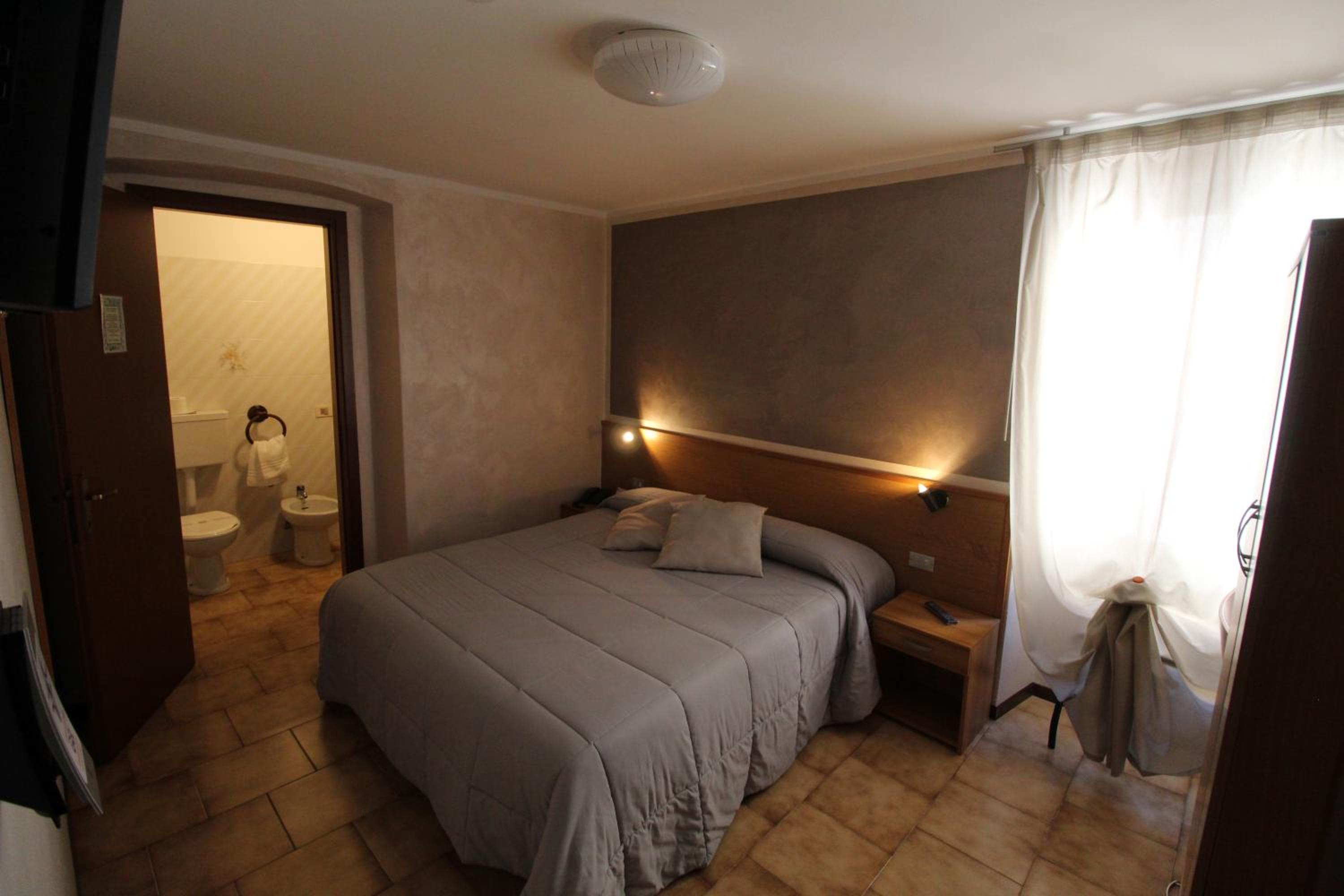 Economy Double Room - Photo 3
