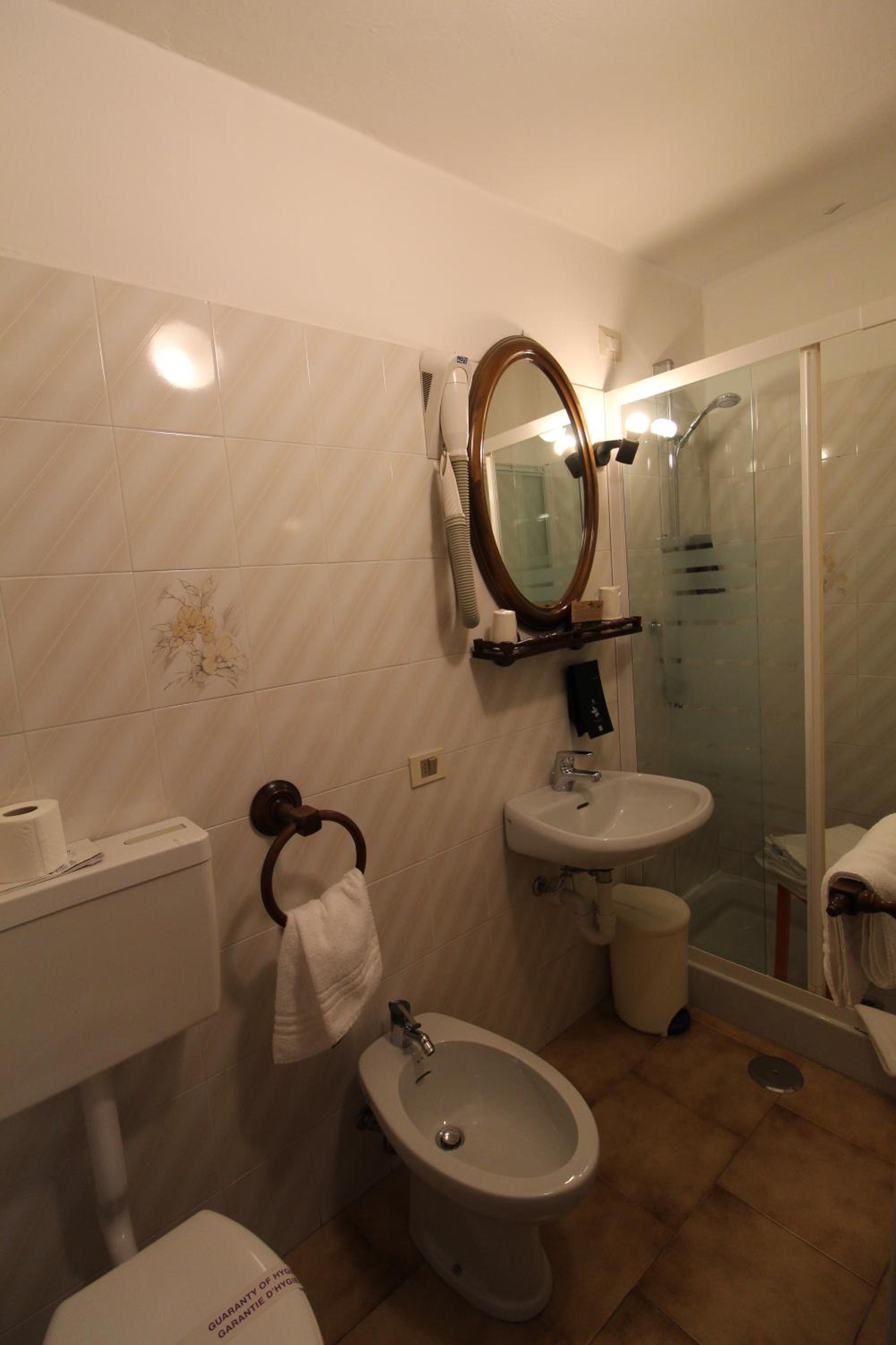 Economy Double Room - Photo 4