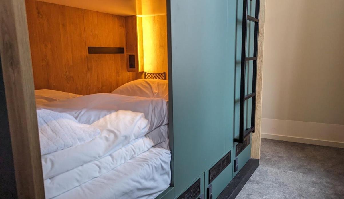 Pod for 2 in a shared Dorm photo 3