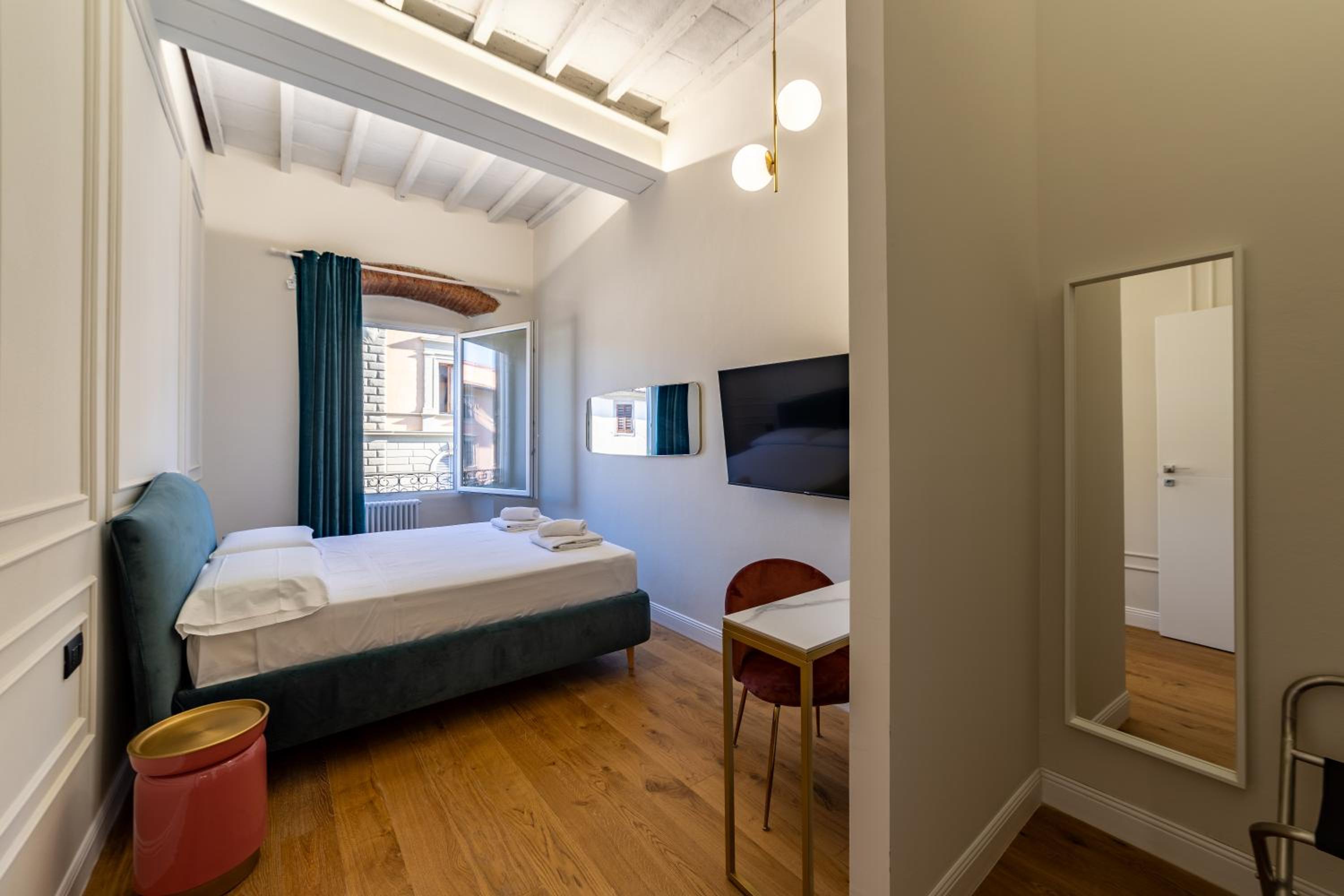 Double Room with Private External Bathroom photo 2