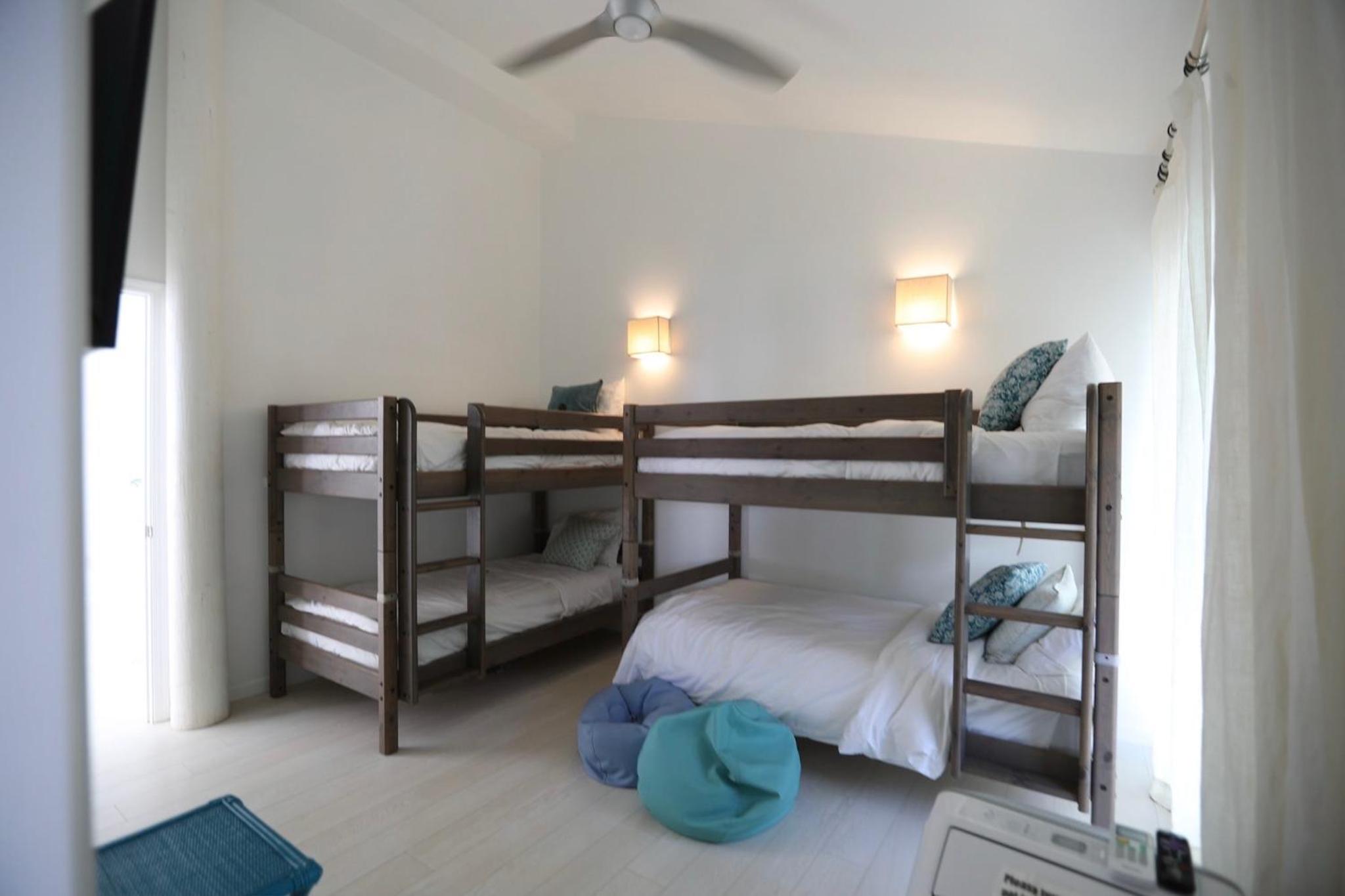 Six-Bedroom House photo 1