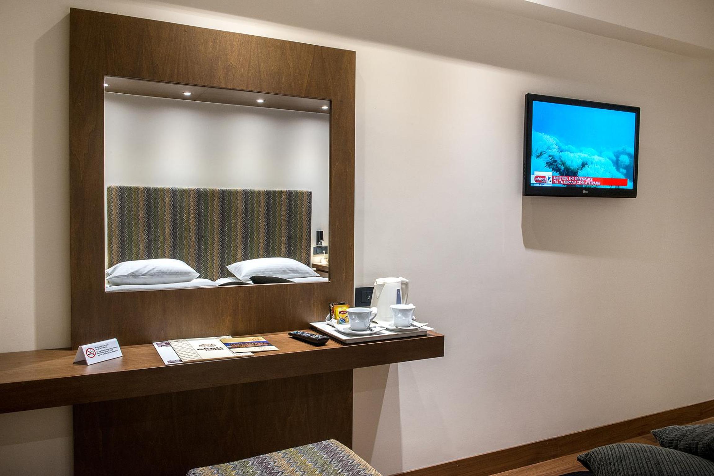 Superior Room with Balcony - Photo 13