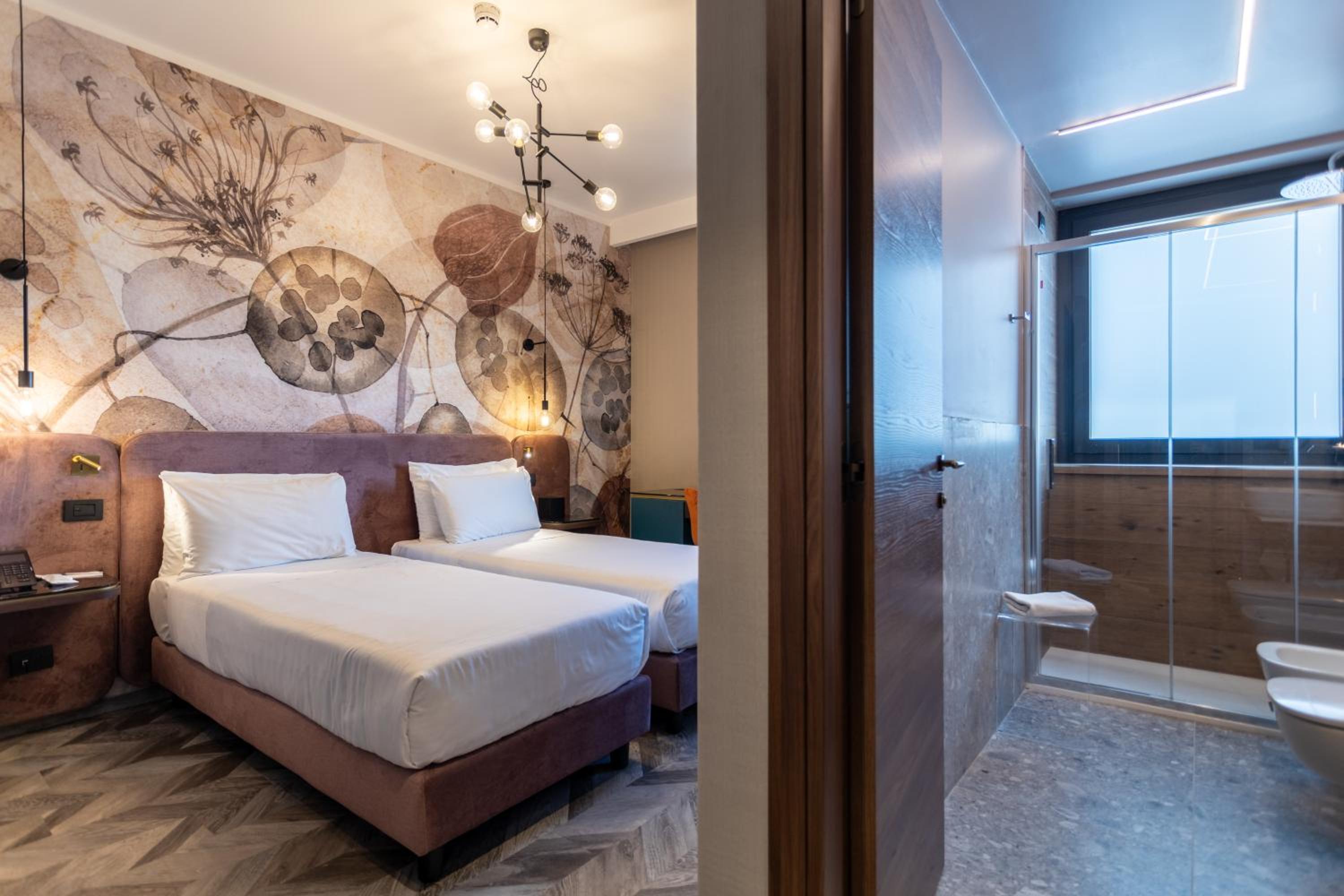 Available room thumbnail 5