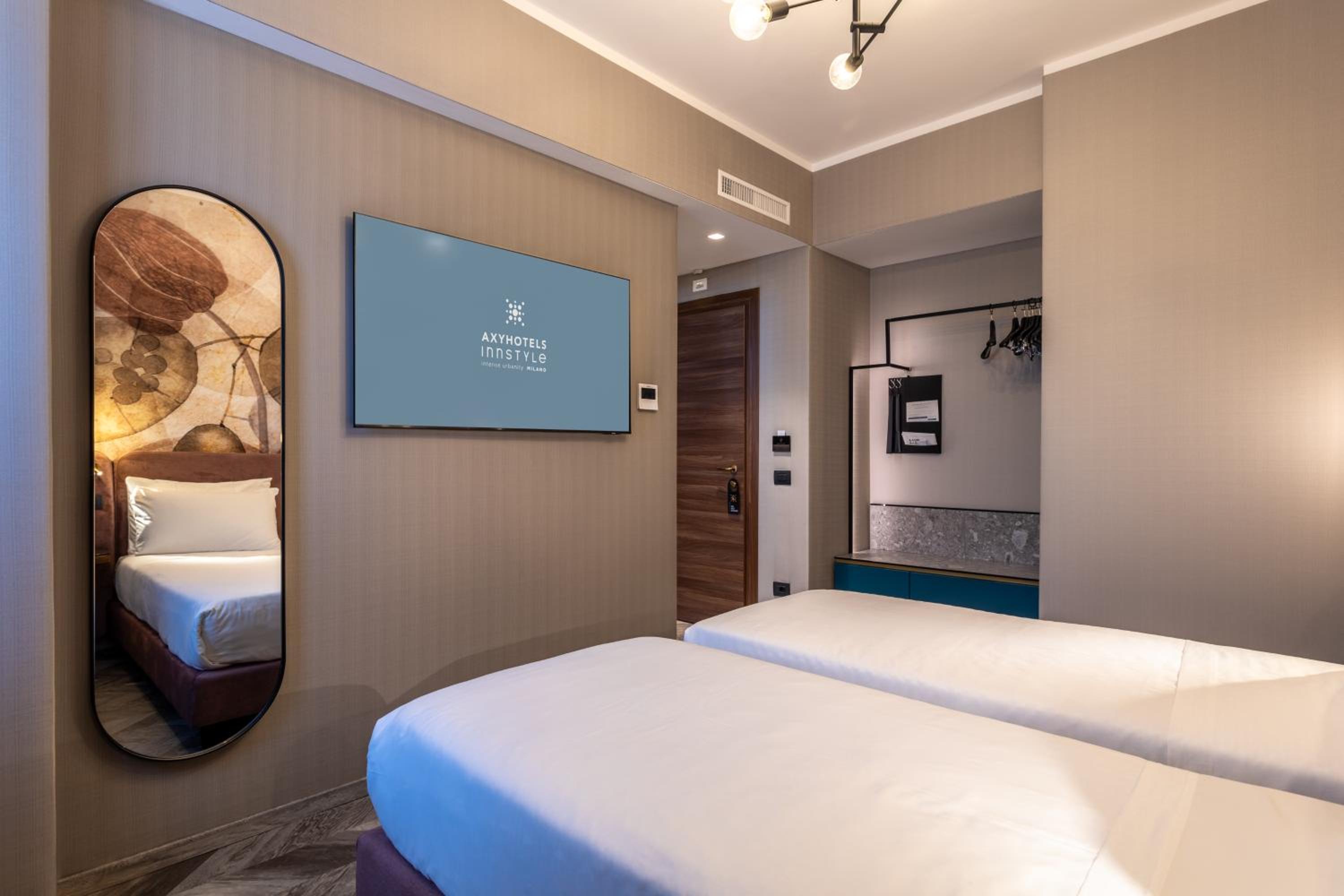 Available room thumbnail 6