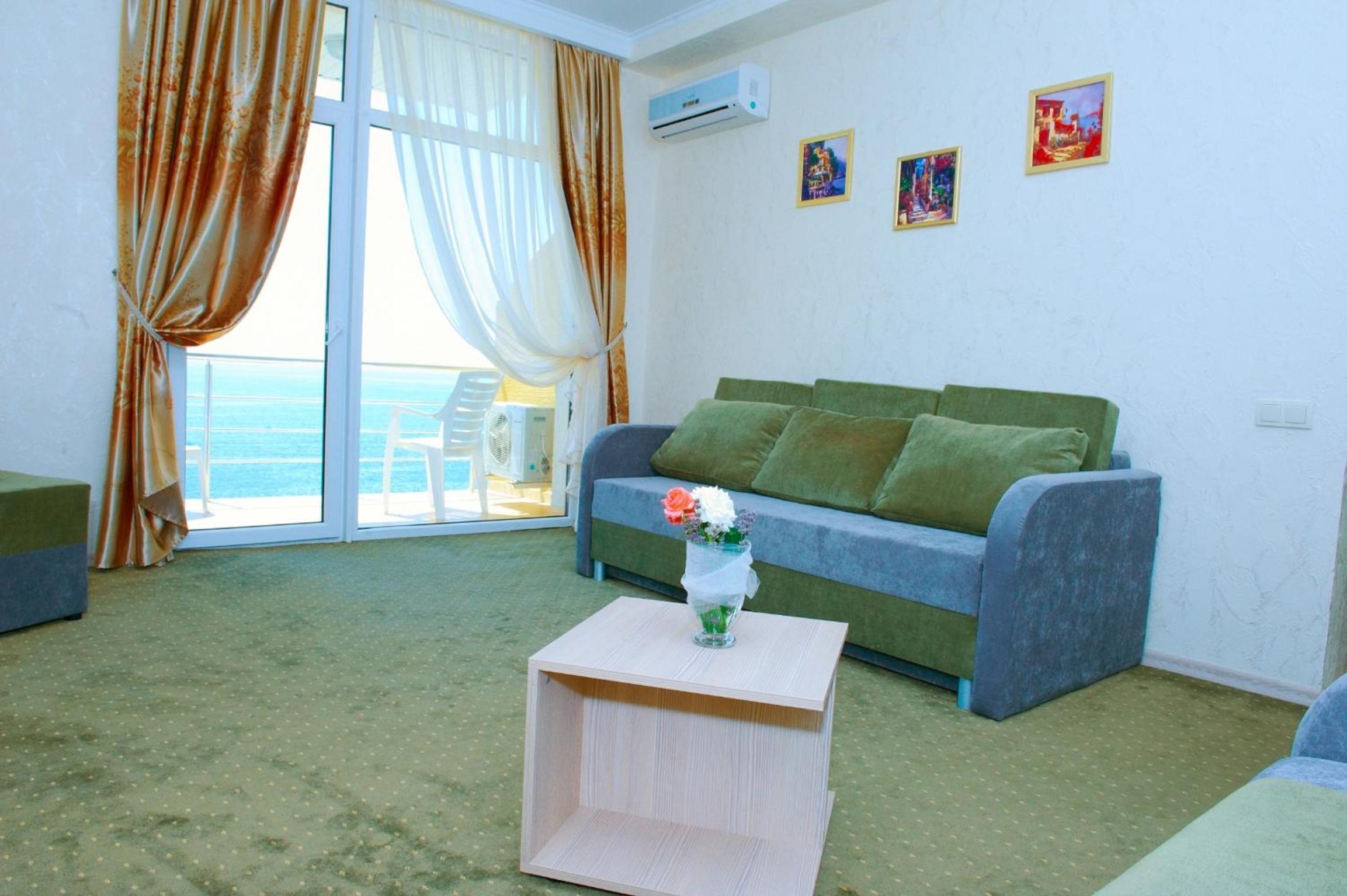 Family Room with Sea View photo 3