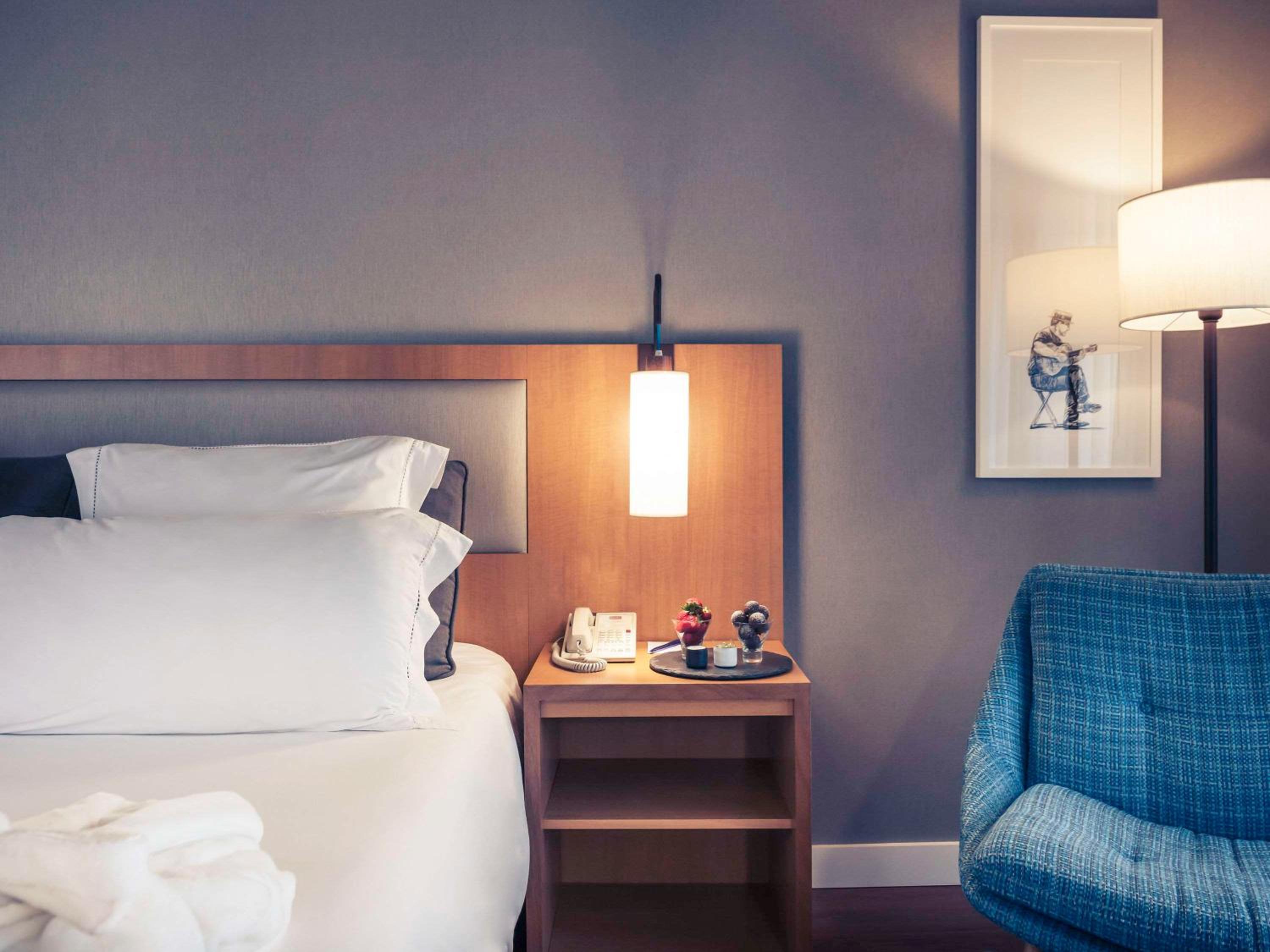 Standard Room with Double Bed and Single Bed - Photo 4