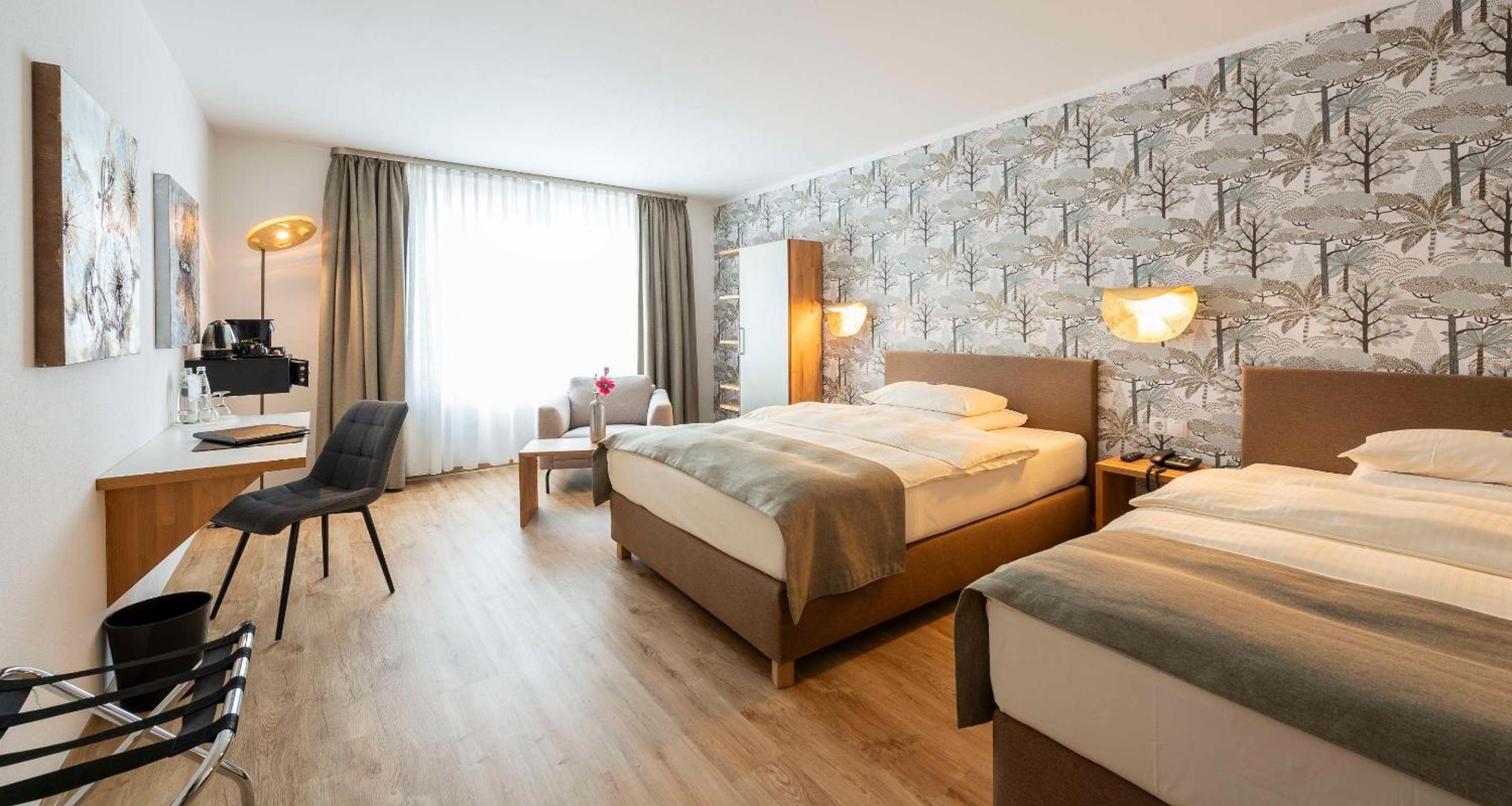 Standard Queen Room with Two Queen Beds - Photo 2