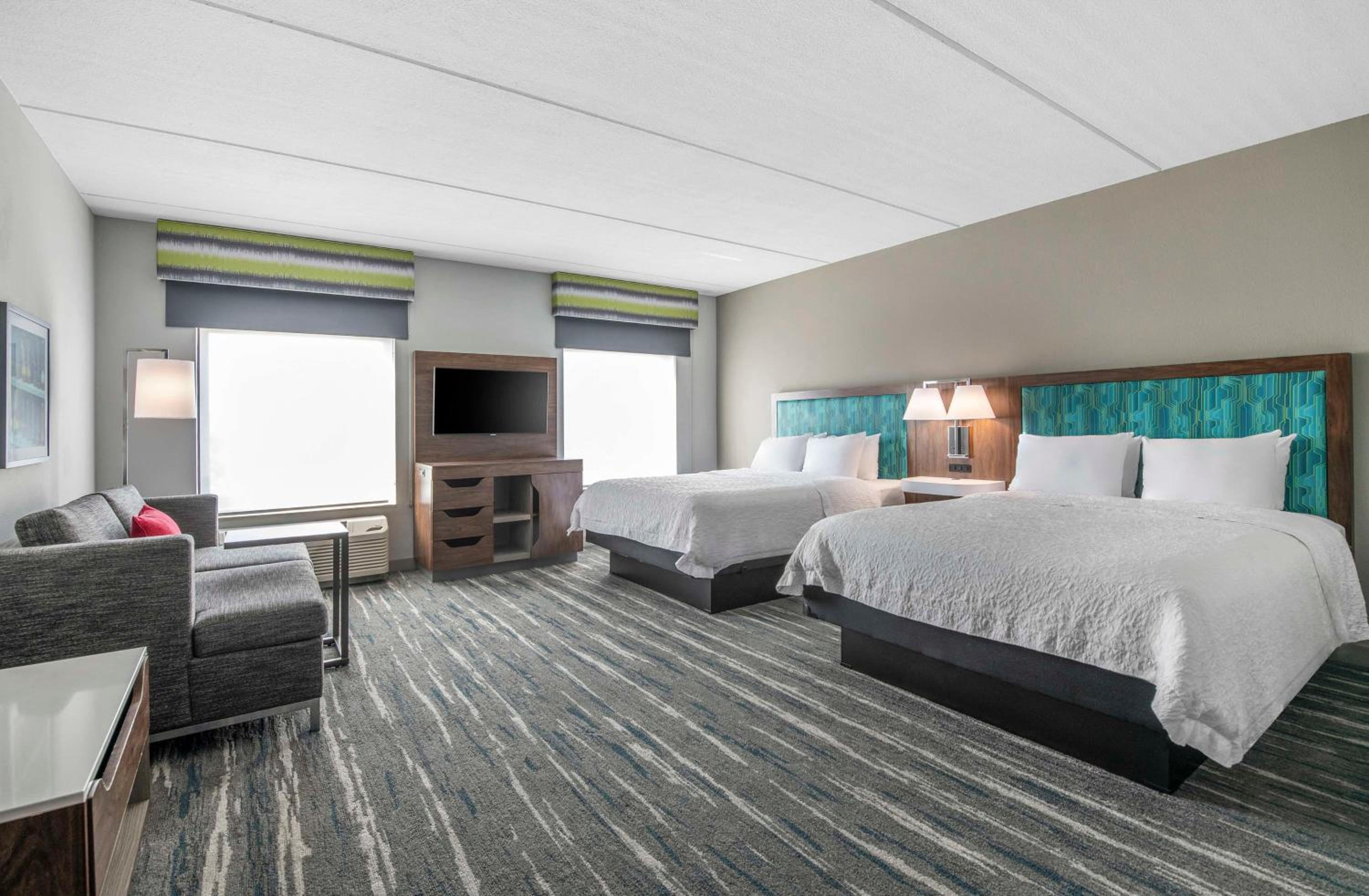 Queen Studio Suite with Two Queen Beds - Non-Smoking - Photo 1