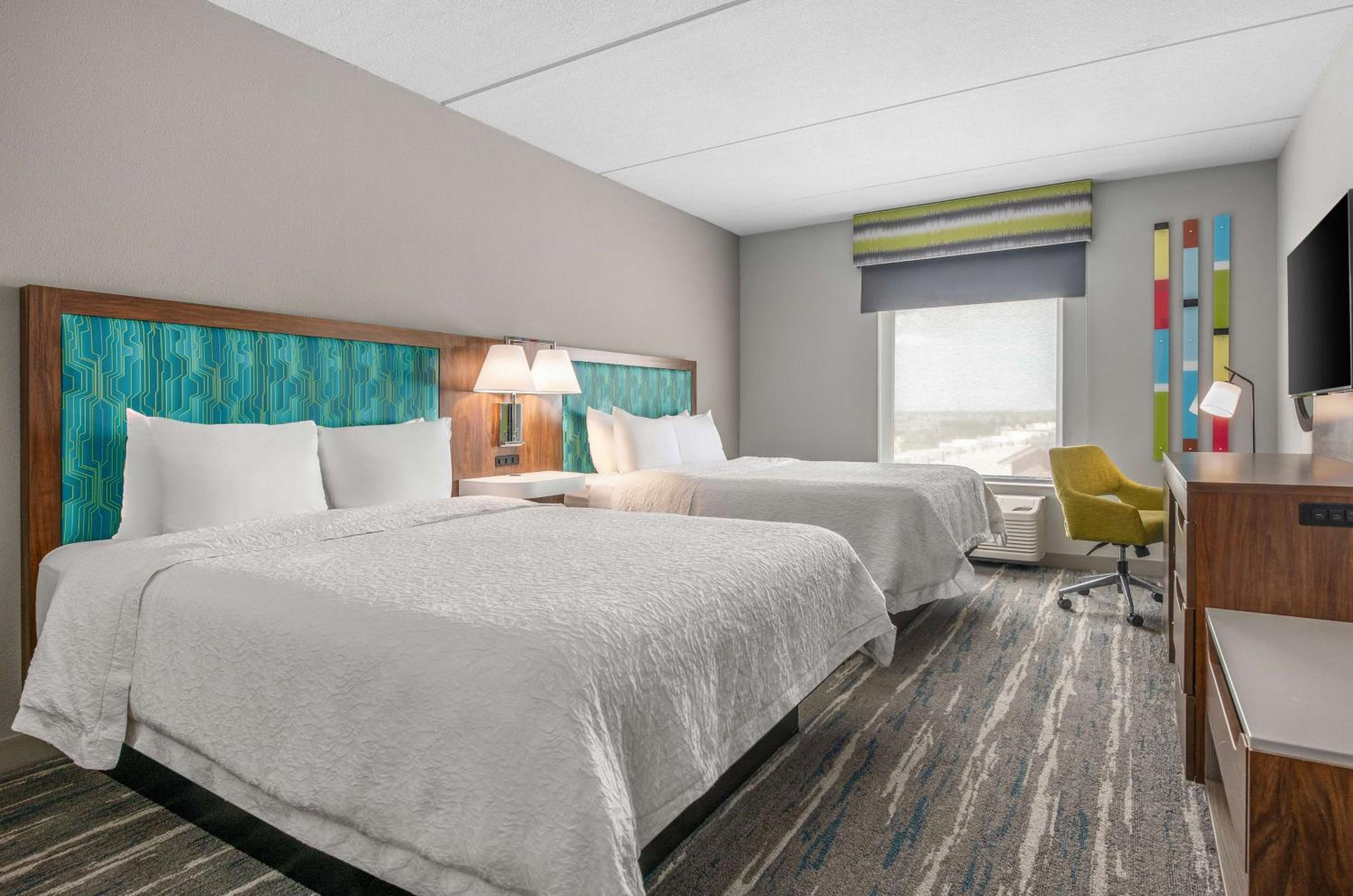 Room with Two Queen Beds - Non-Smoking - Photo 2