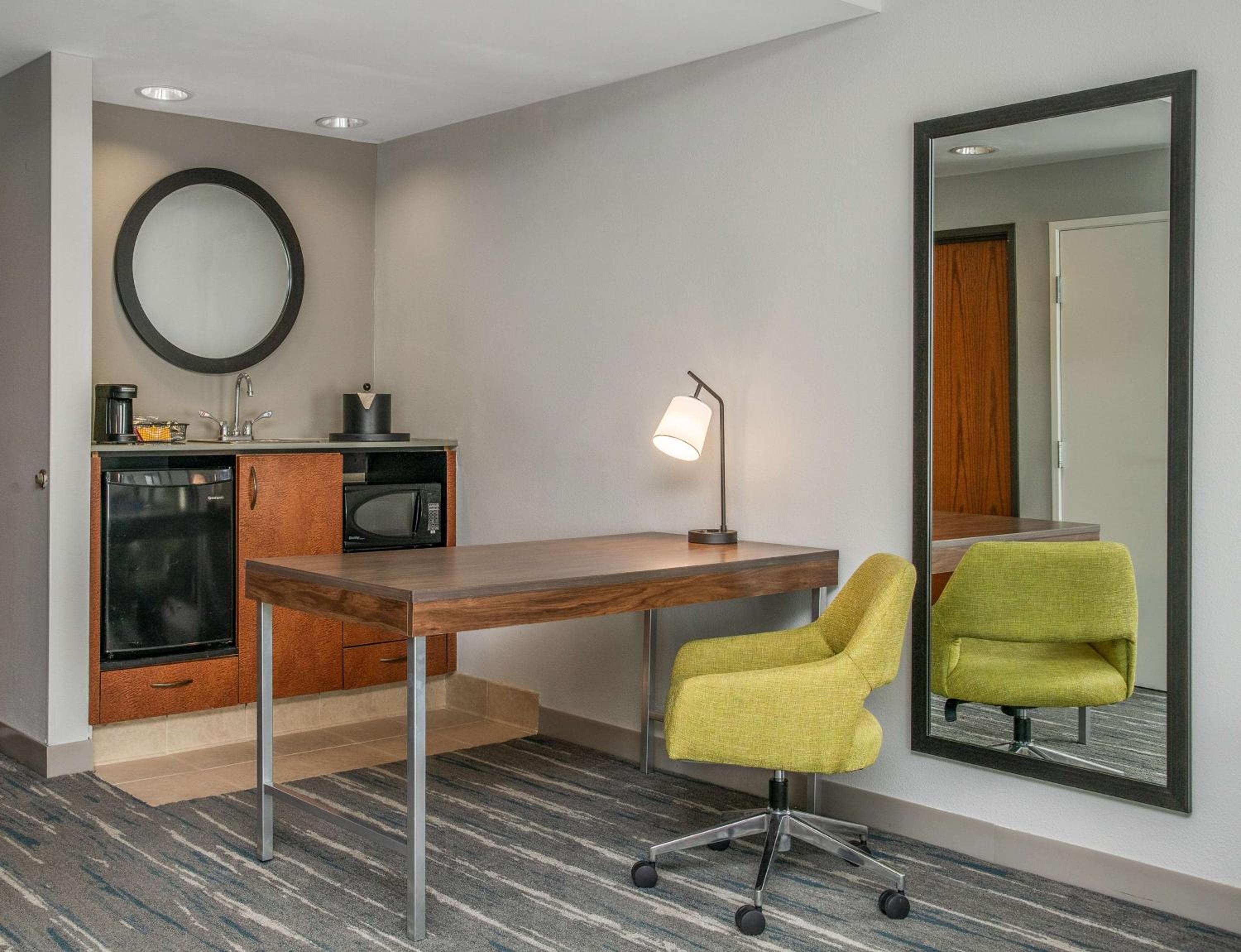 King Studio Suite - Non-Smoking - Photo 6