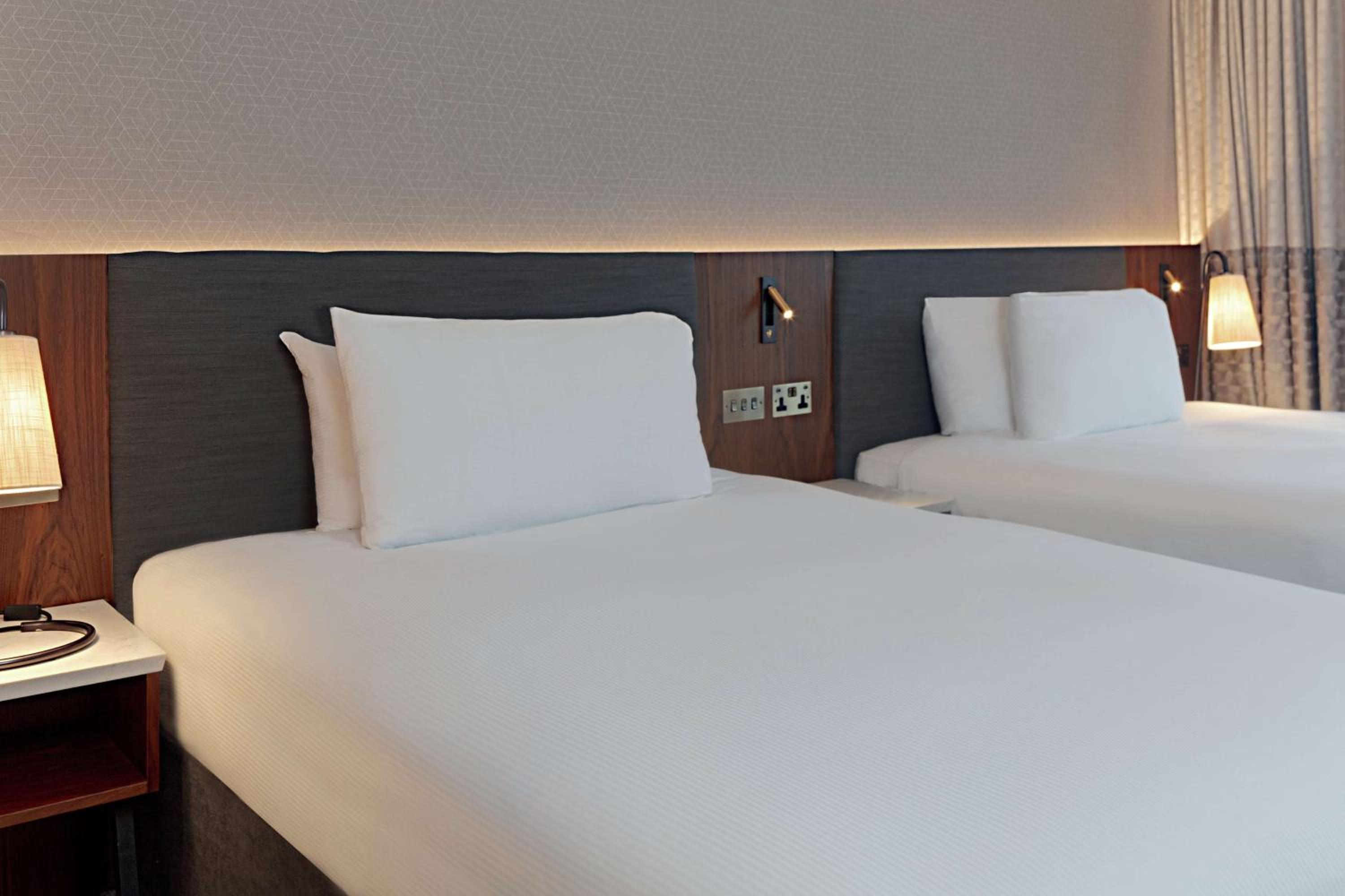 Double Room with Two Double Beds - Photo 2