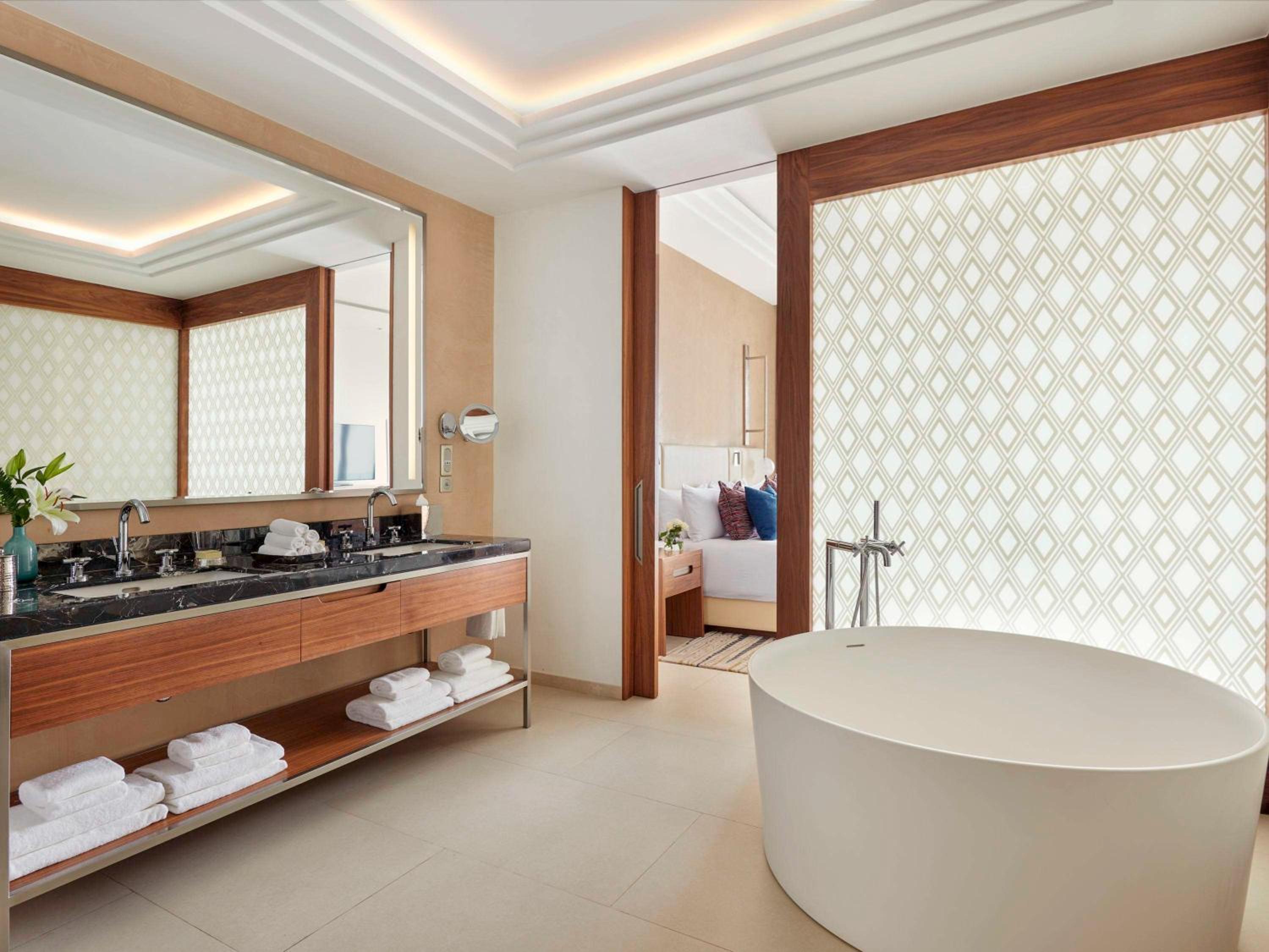 One-Bedroom Deluxe Suite with Ocean View - Photo 6