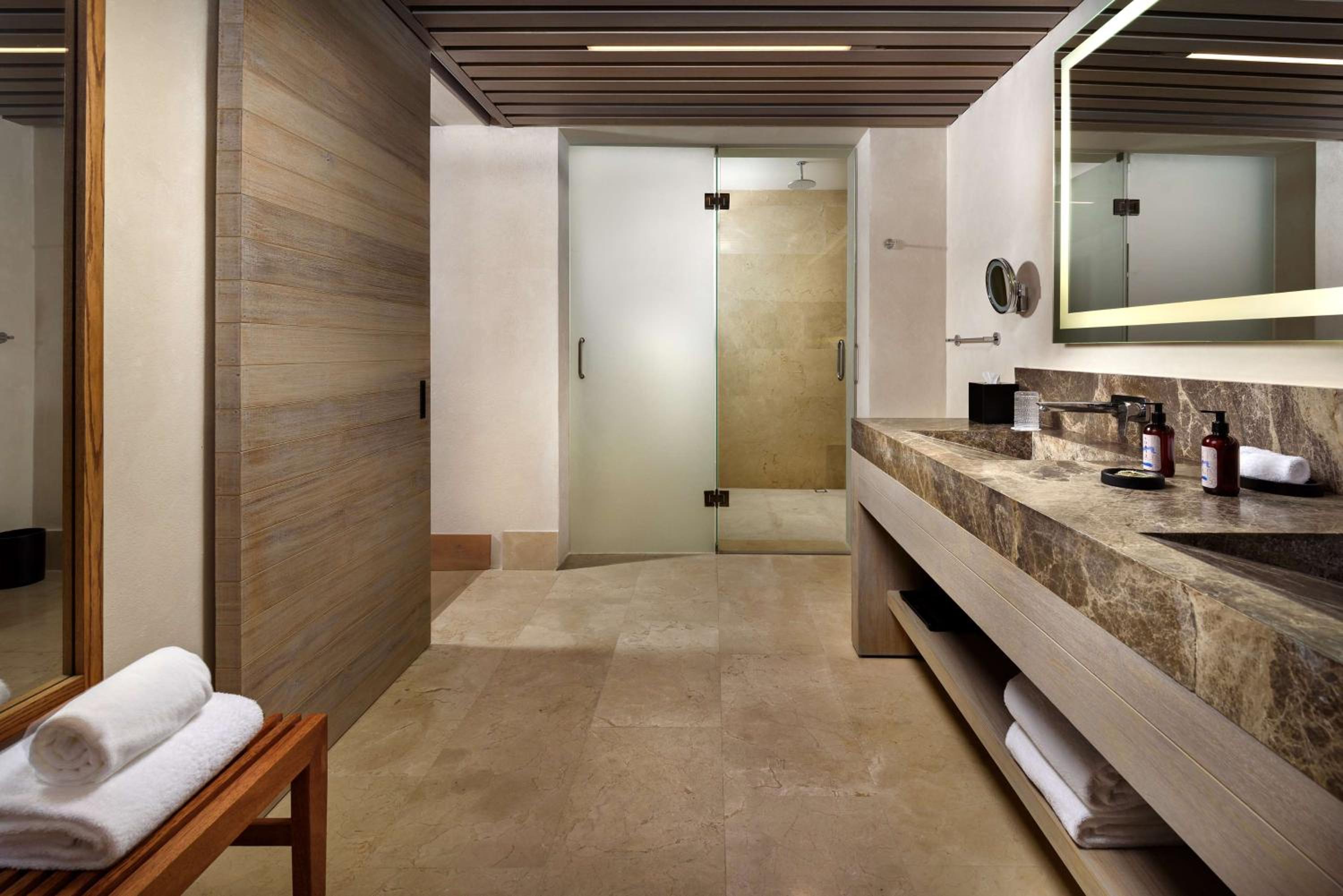 Premium King Room - Photo 1