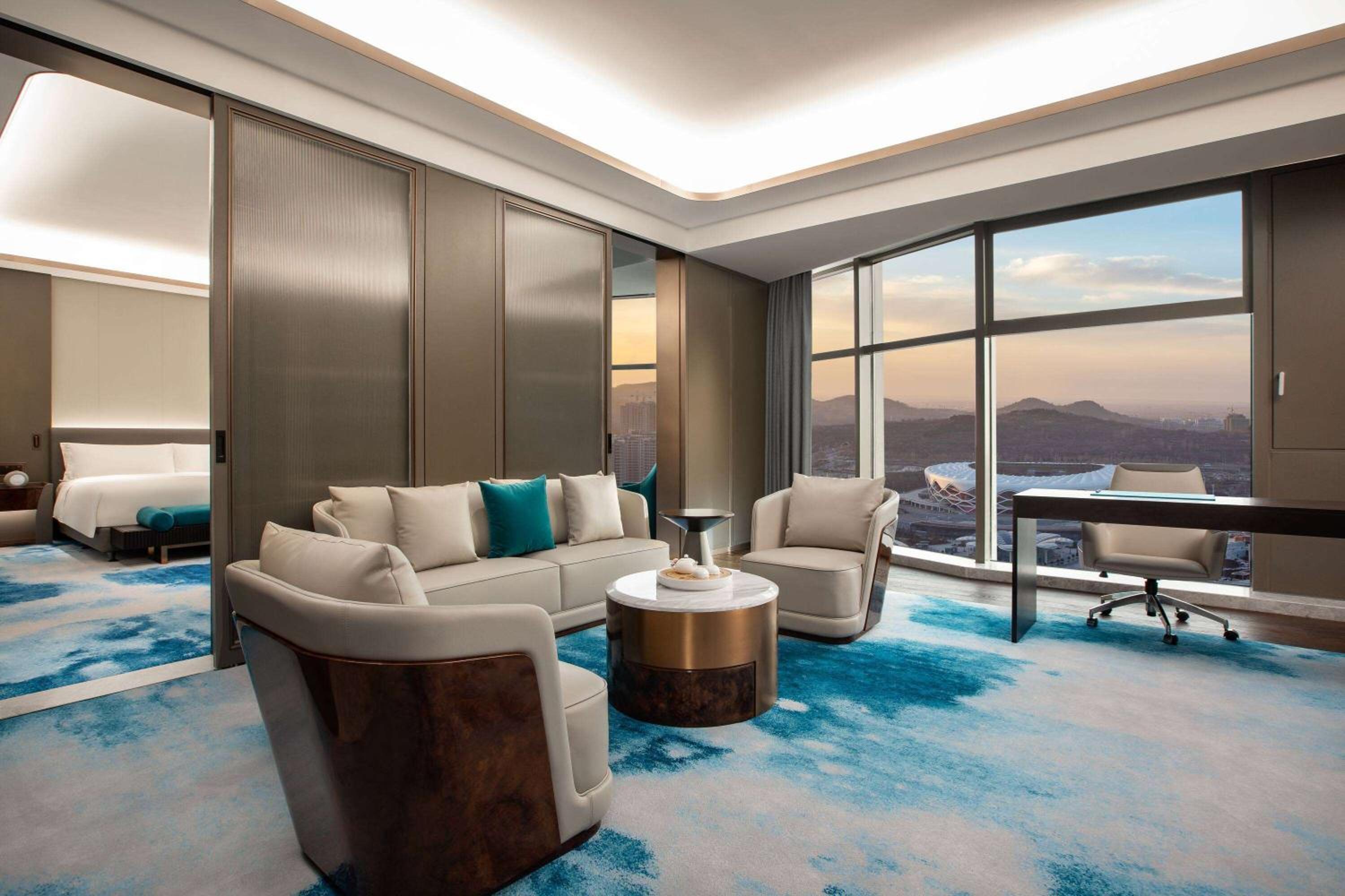 Deluxe Suite - Photo 1