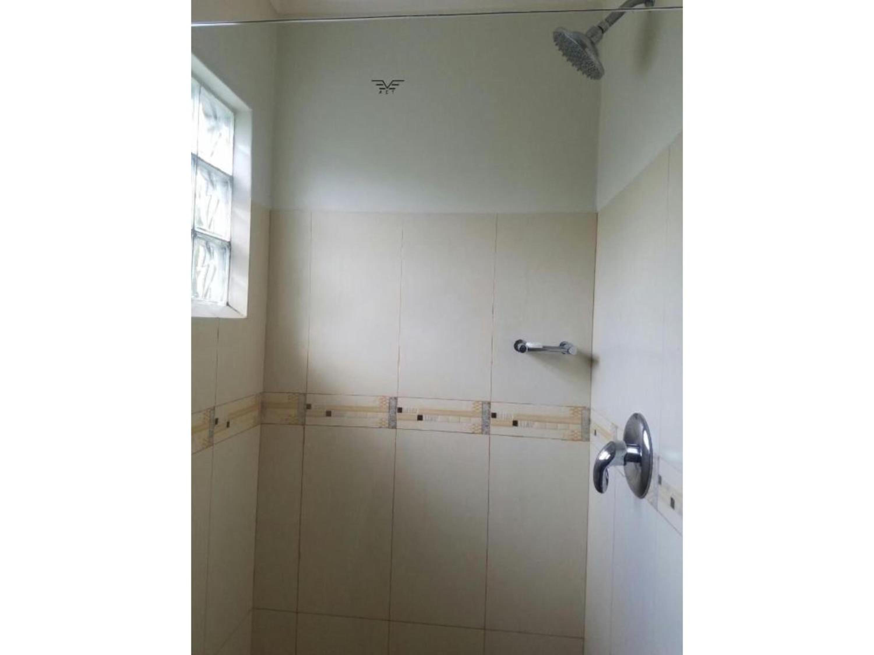 Double Room - Photo 5