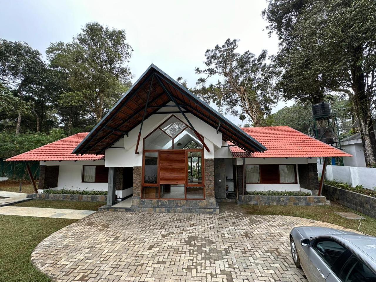 Villa with Private Pool - Photo 25