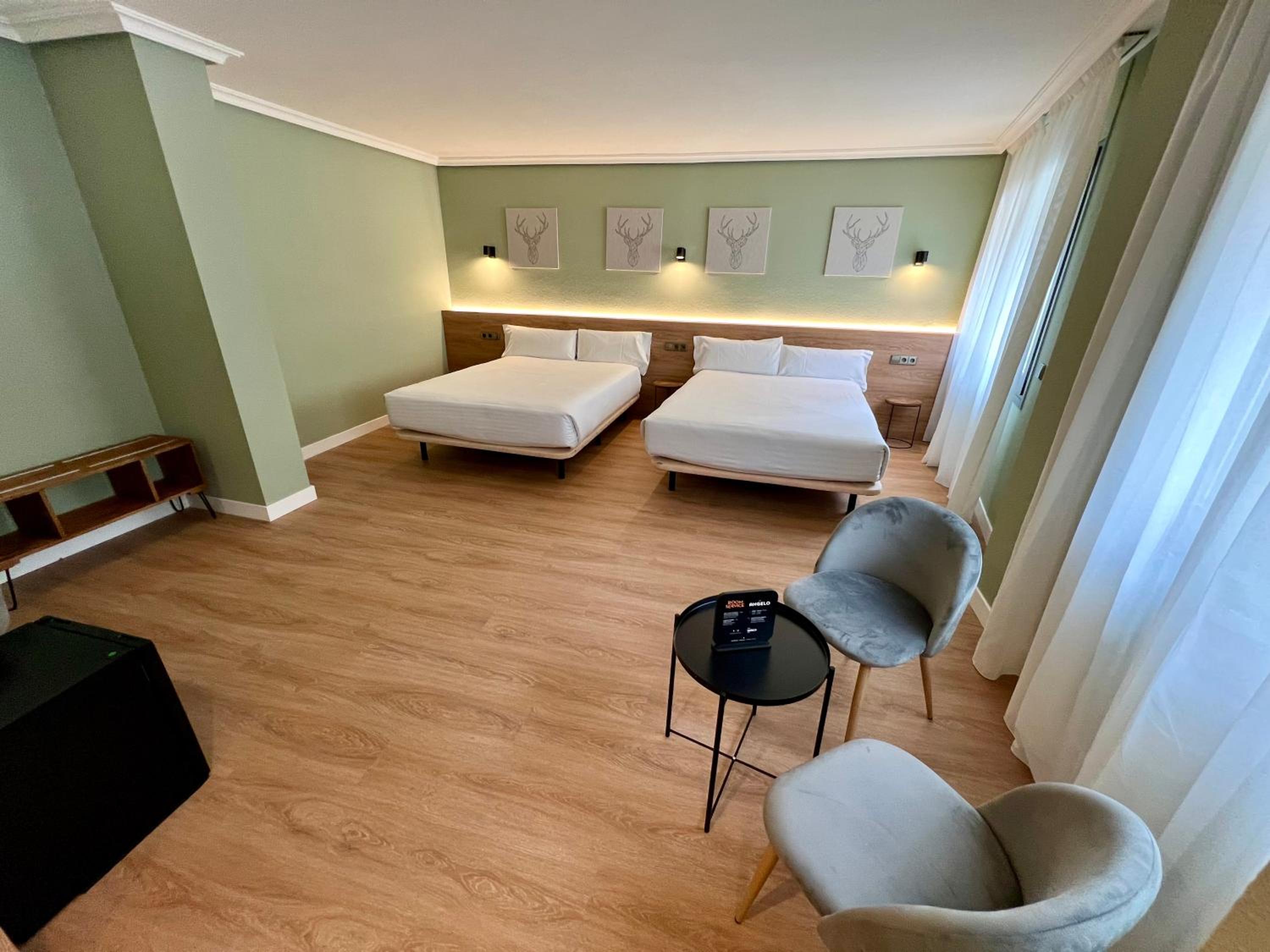 Deluxe Quadruple Room photo 1