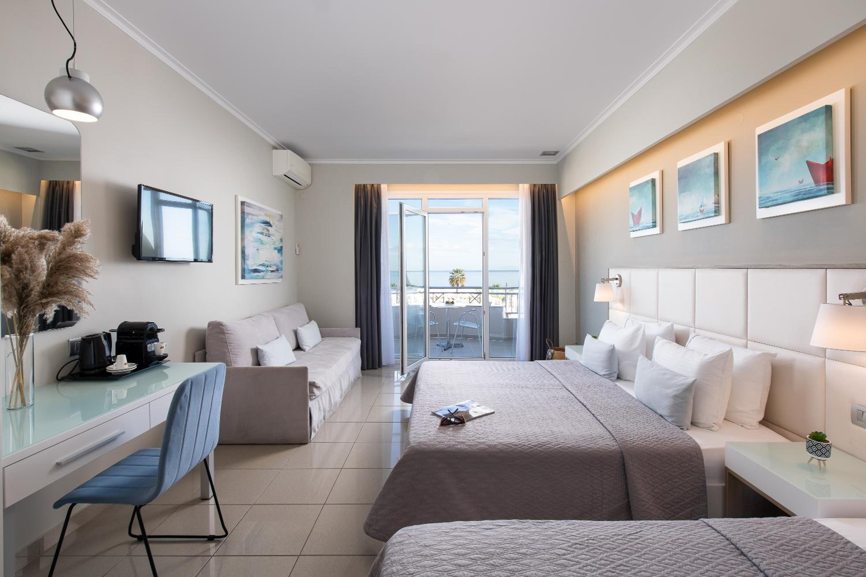 Family Room with Sea View