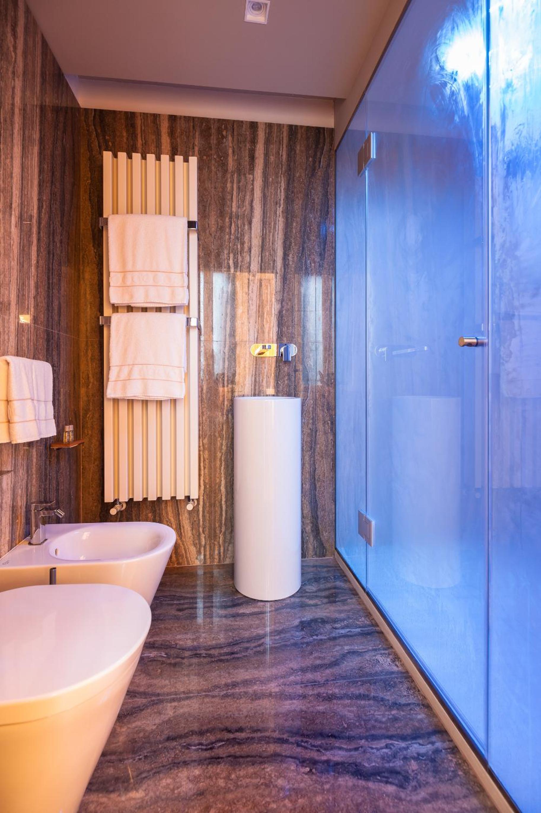 Queen Suite with Turkish bath photo 2