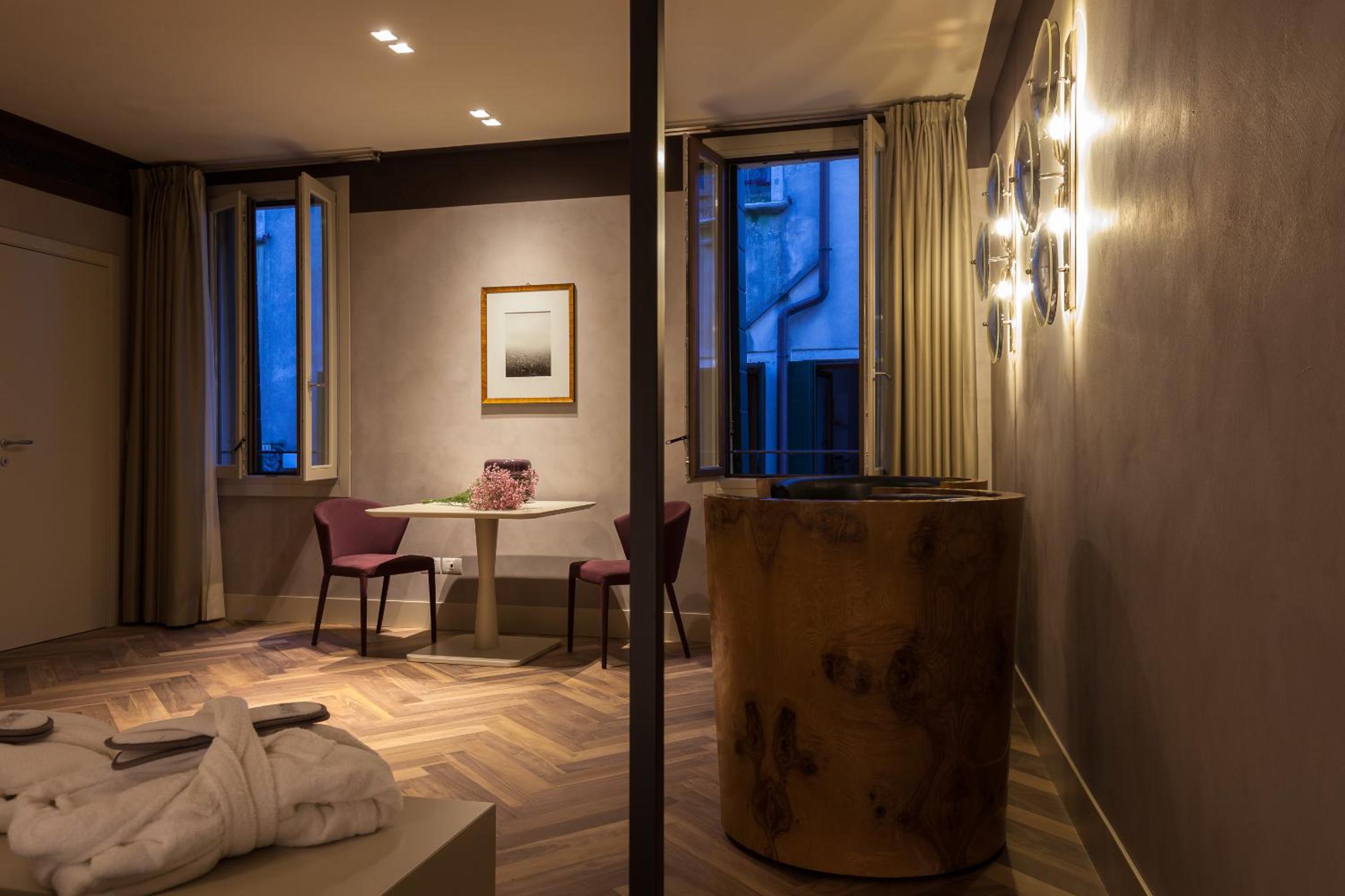 Queen Suite with City View and Turkish Bath photo 3