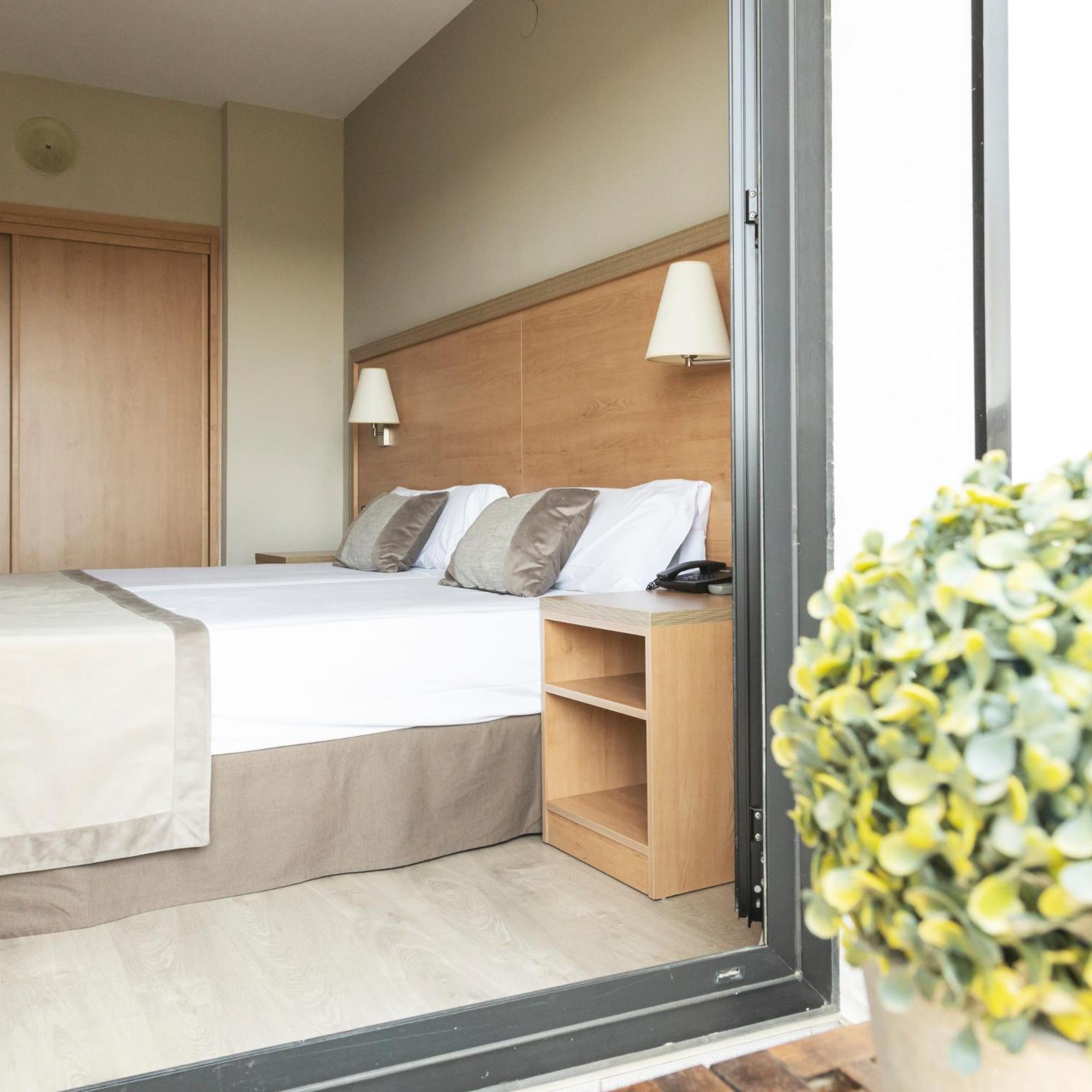Twin Room - Photo 2