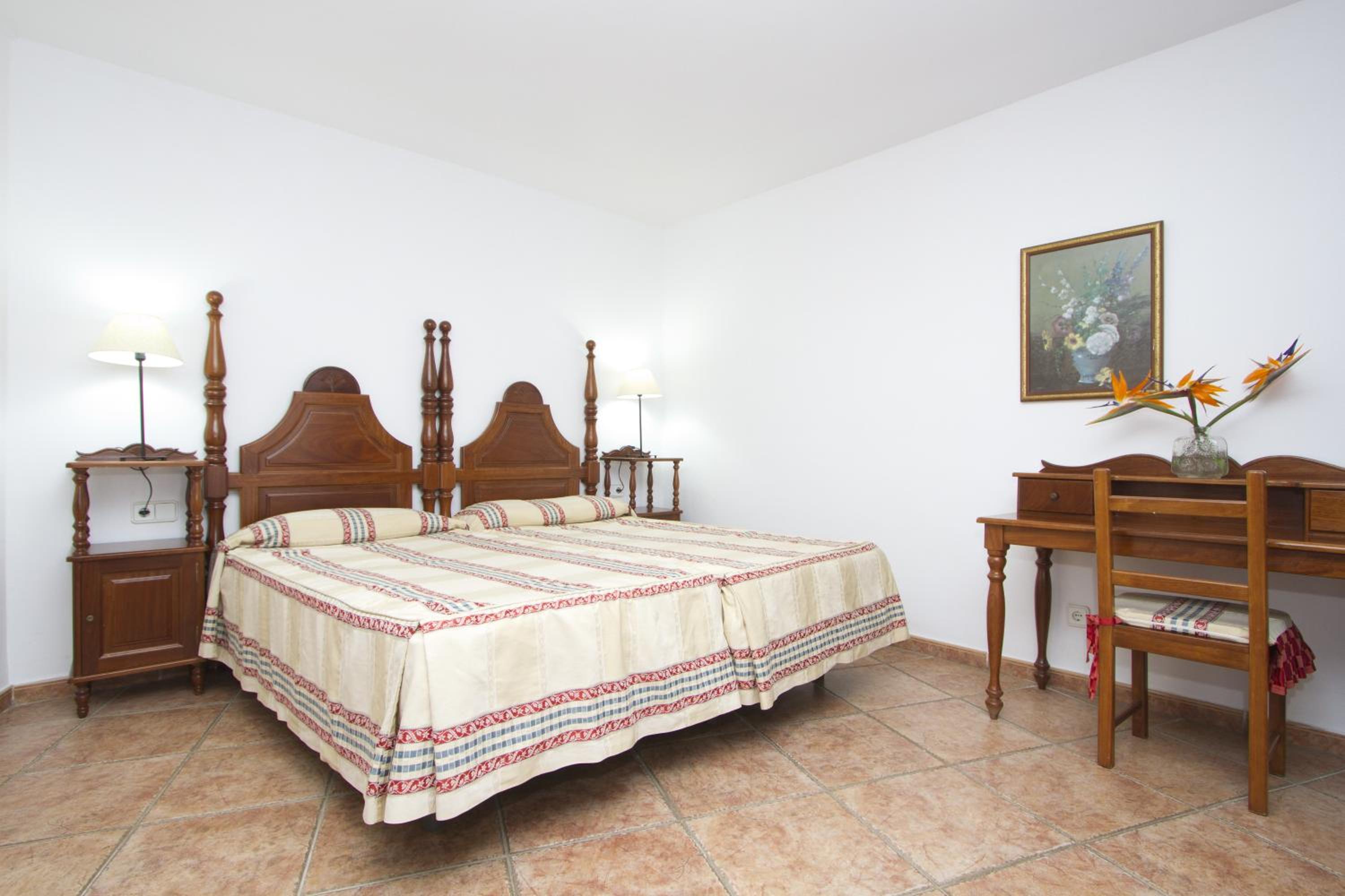 One-Bedroom Apartment (2 Adults) - King Bed photo 3