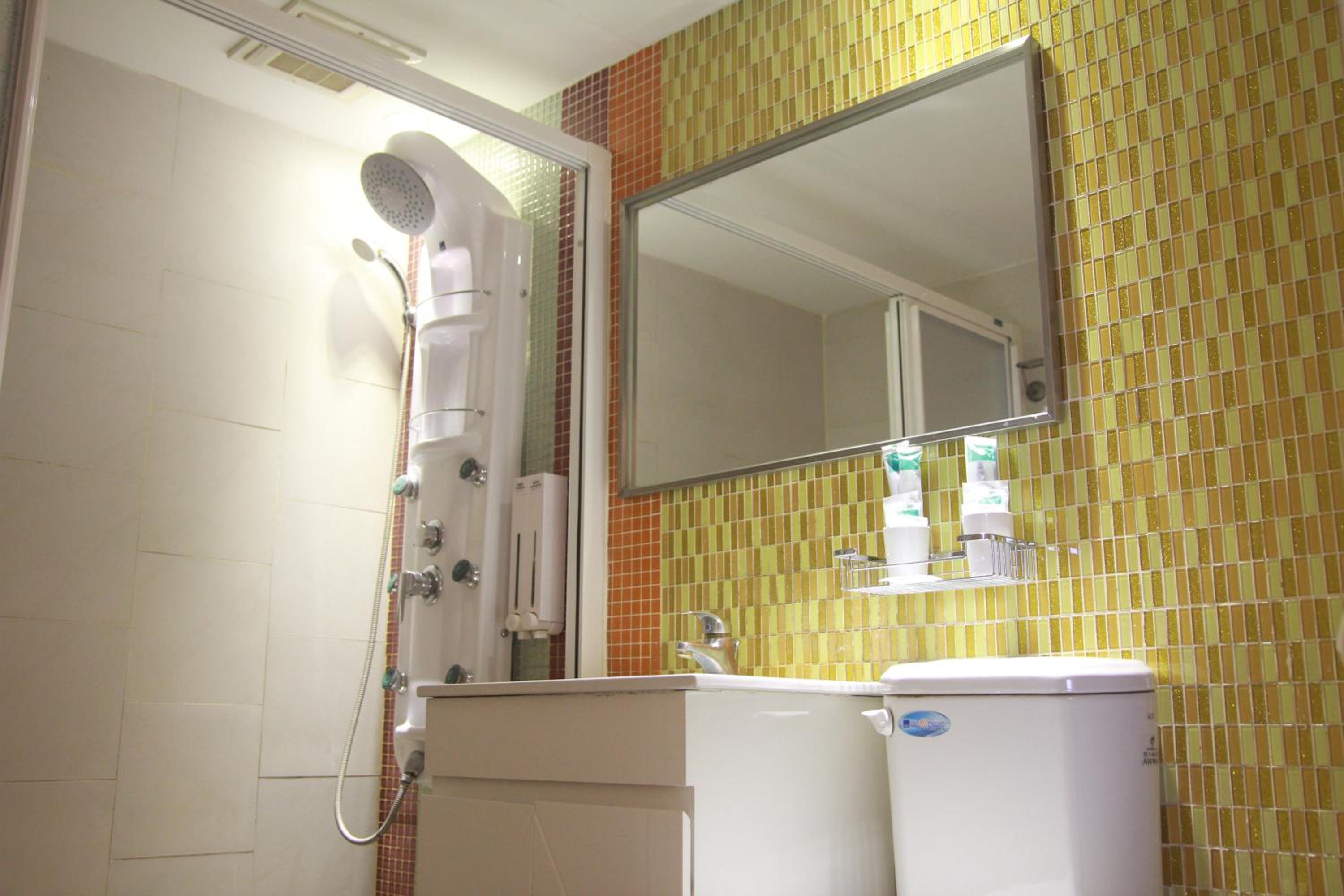 Triple Room with Private Bathroom photo 2