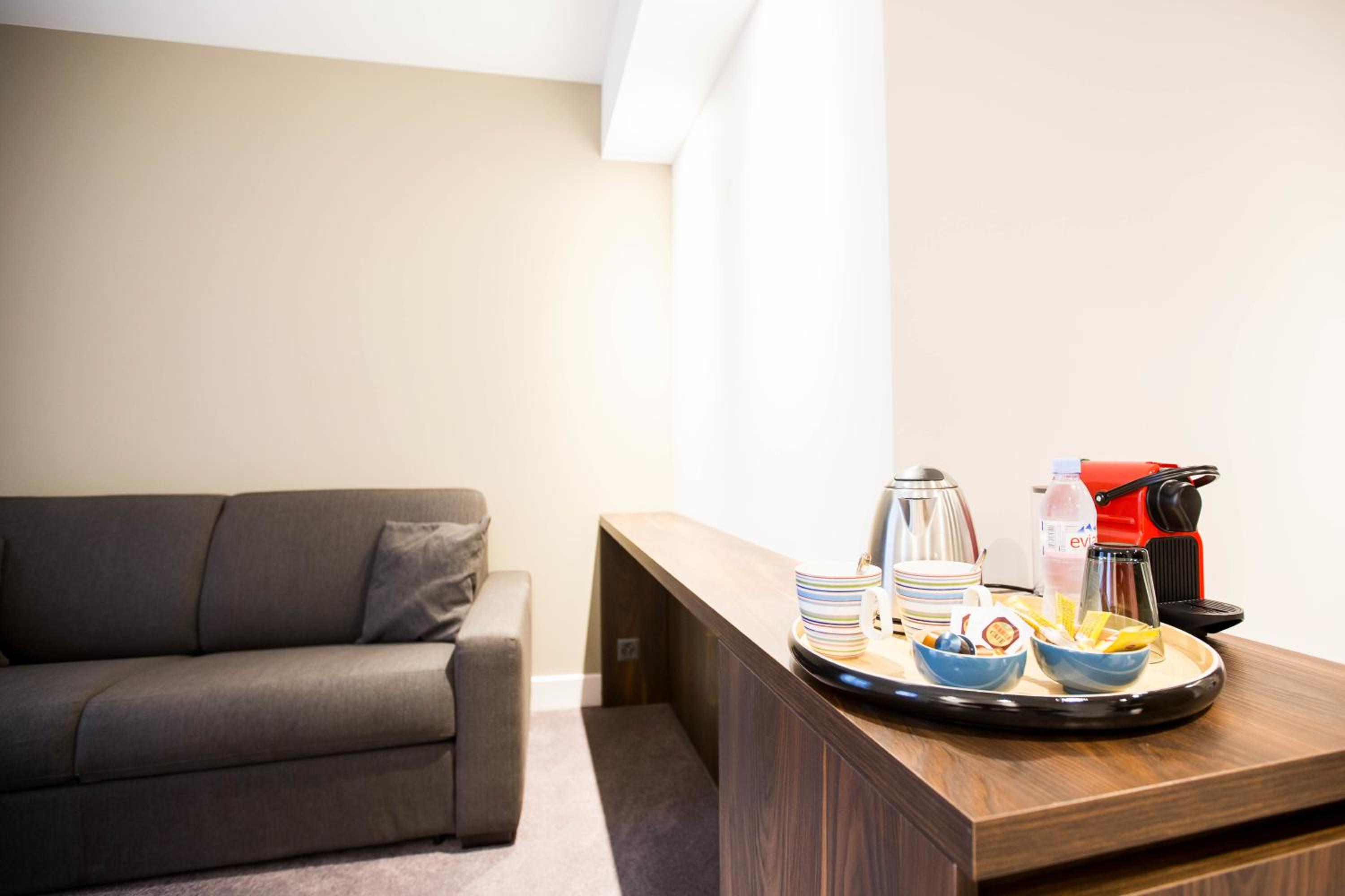 Suite - Photo 3