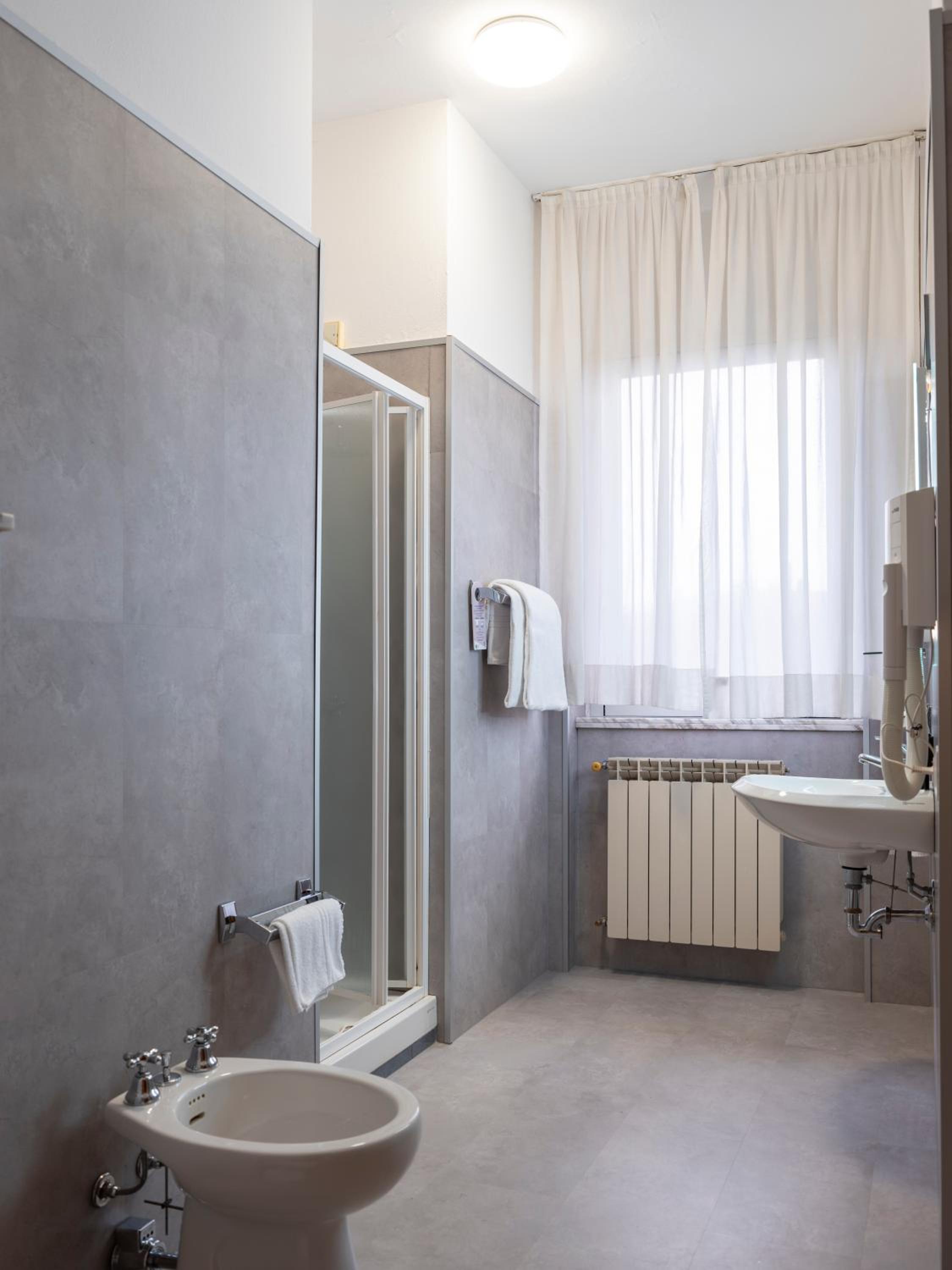 Double Room - Photo 2