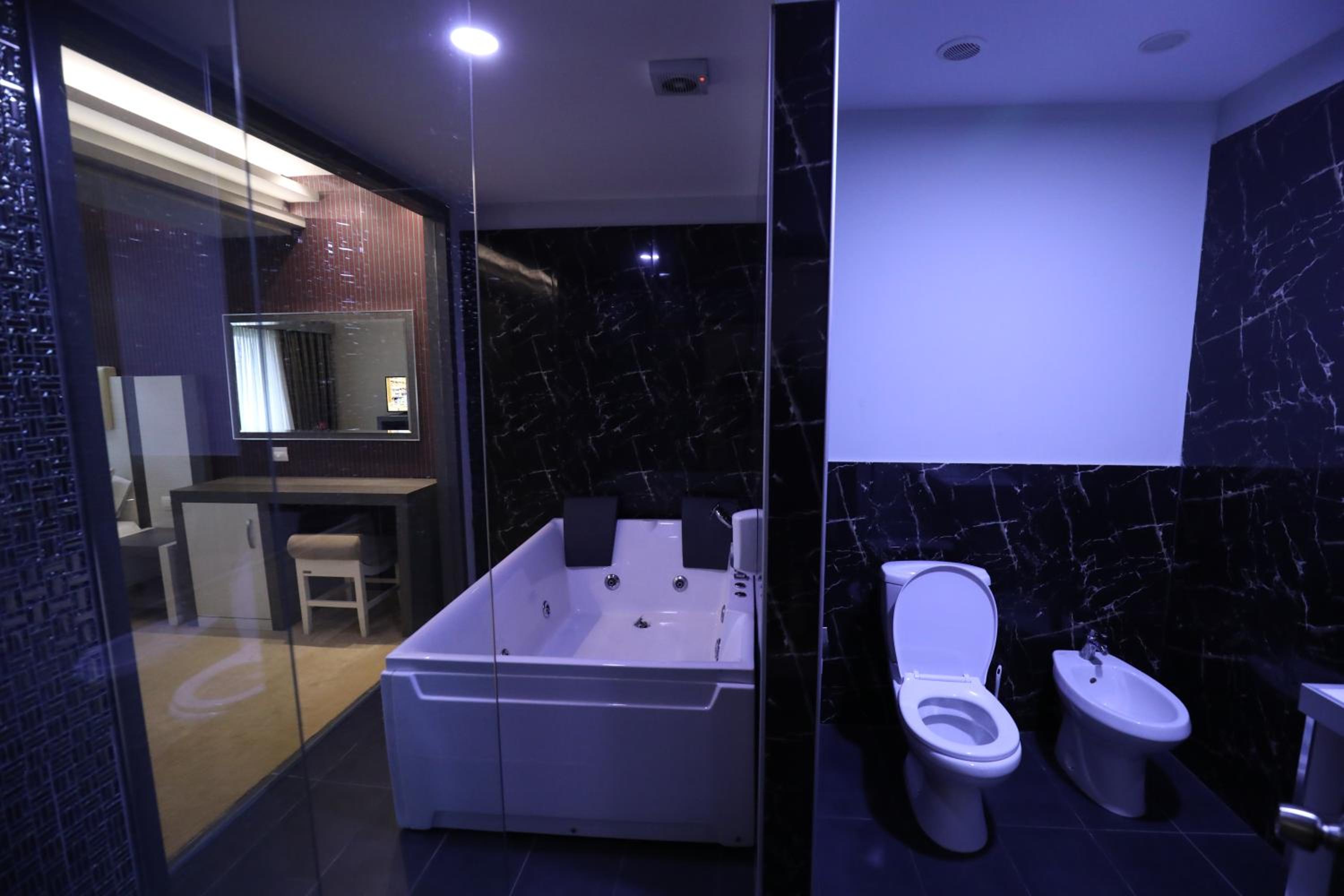 Queen Suite photo 3