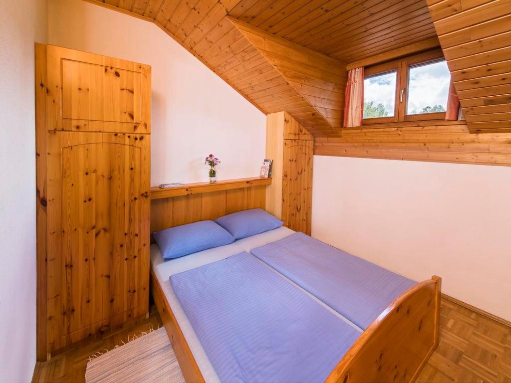 Two-Bedroom Apartment with Shower  photo 1