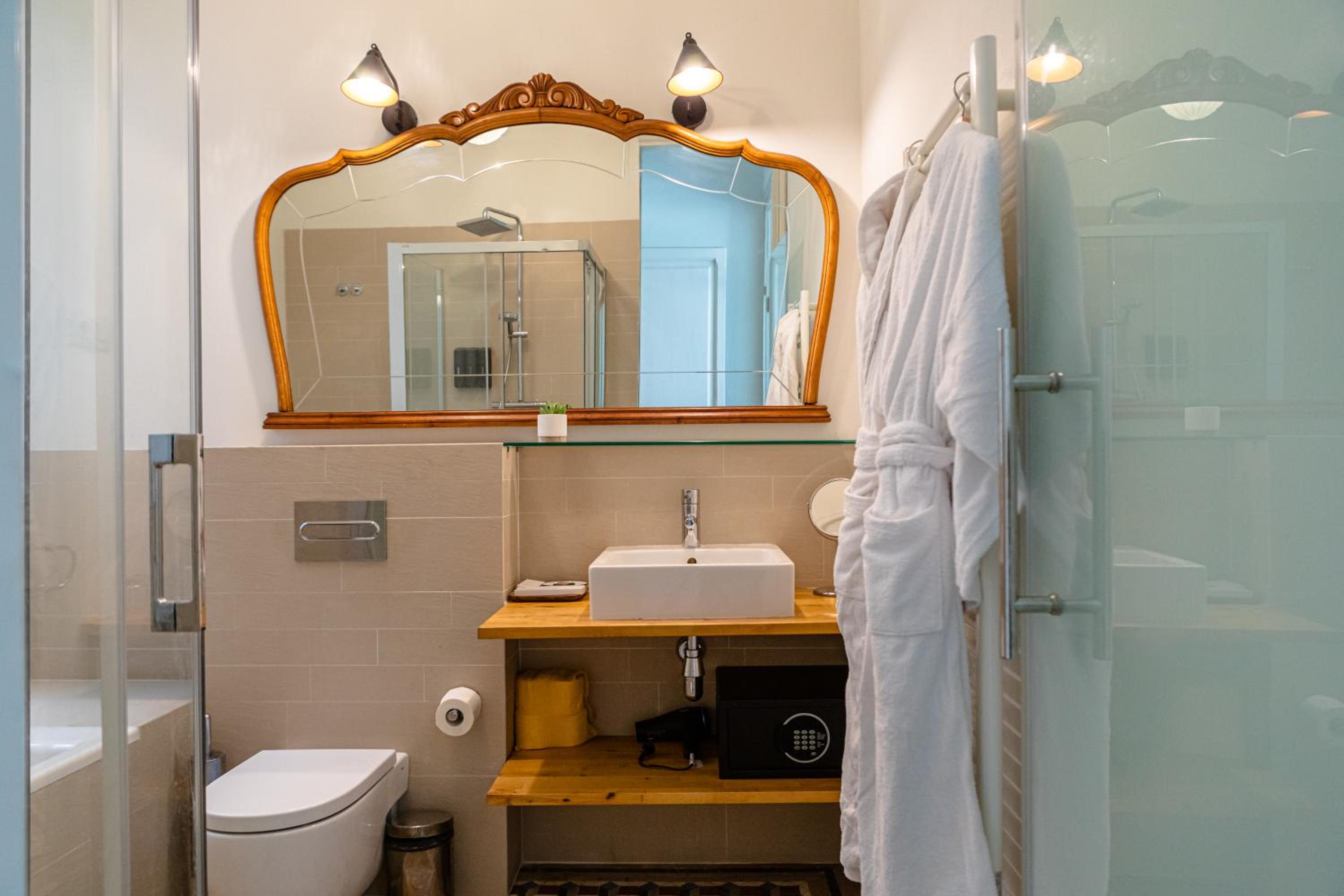 Deluxe Suite photo 2