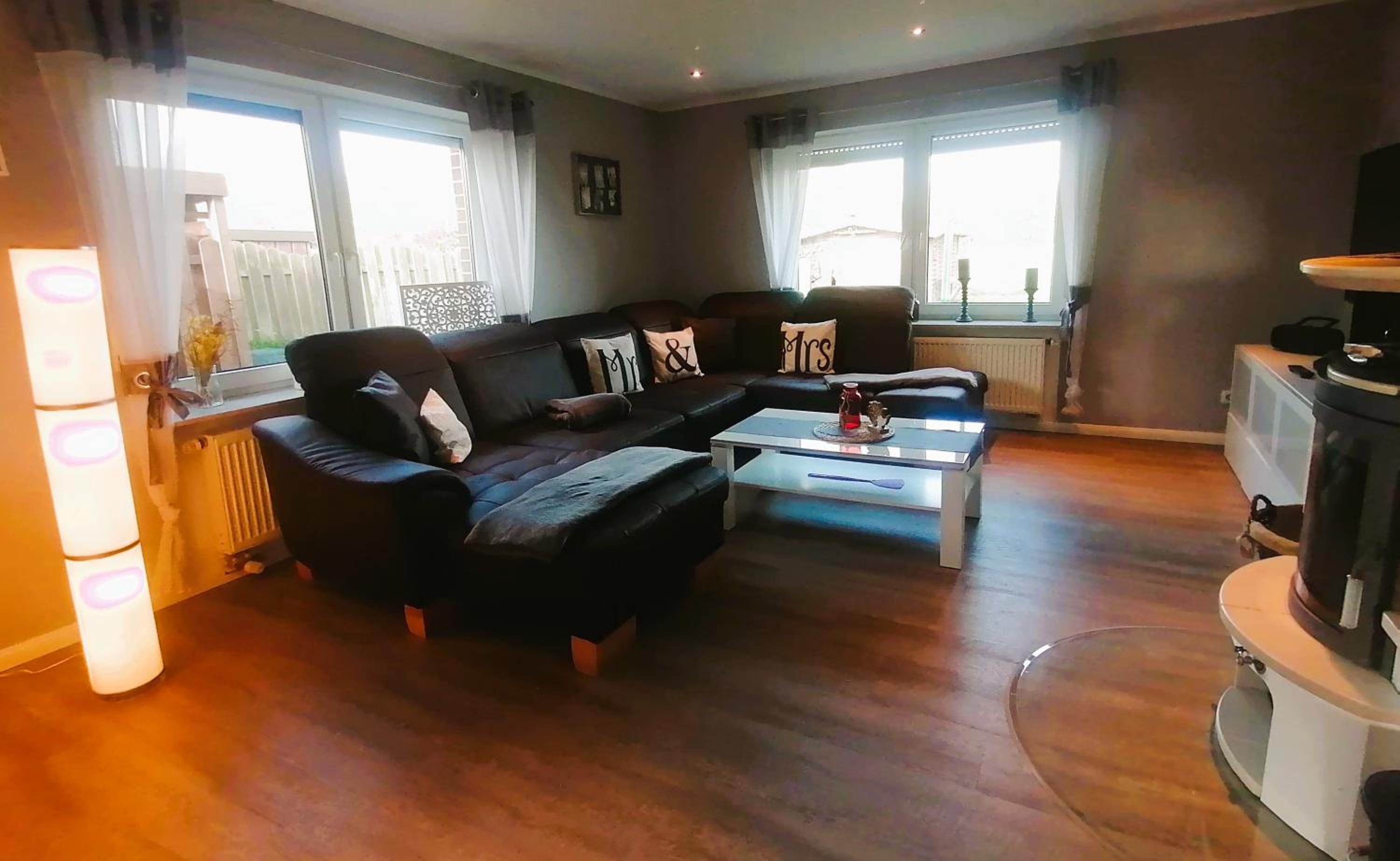 Five-Bedroom House photo 1