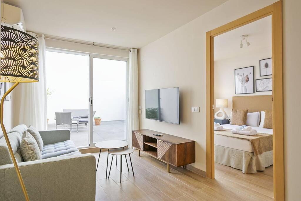 One-Bedroom Apartment photo 1