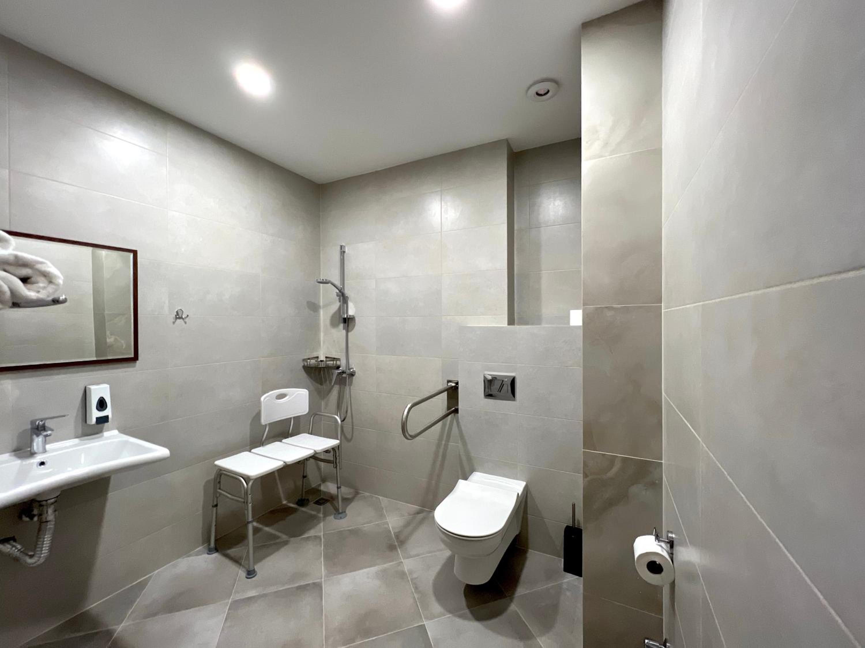King Room - Disability Access - Photo 4