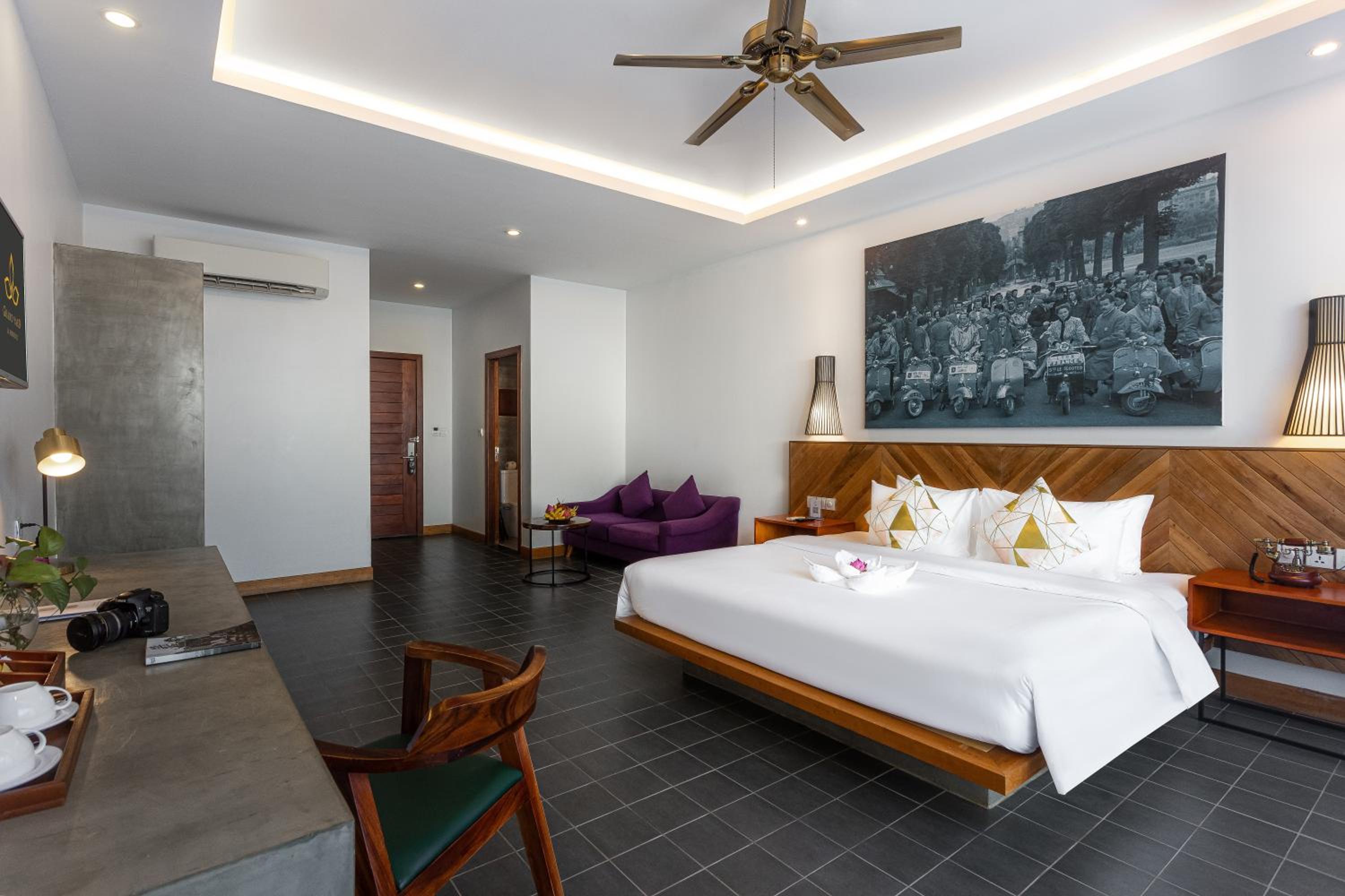Deluxe King Room with  Pool View  - Photo 2