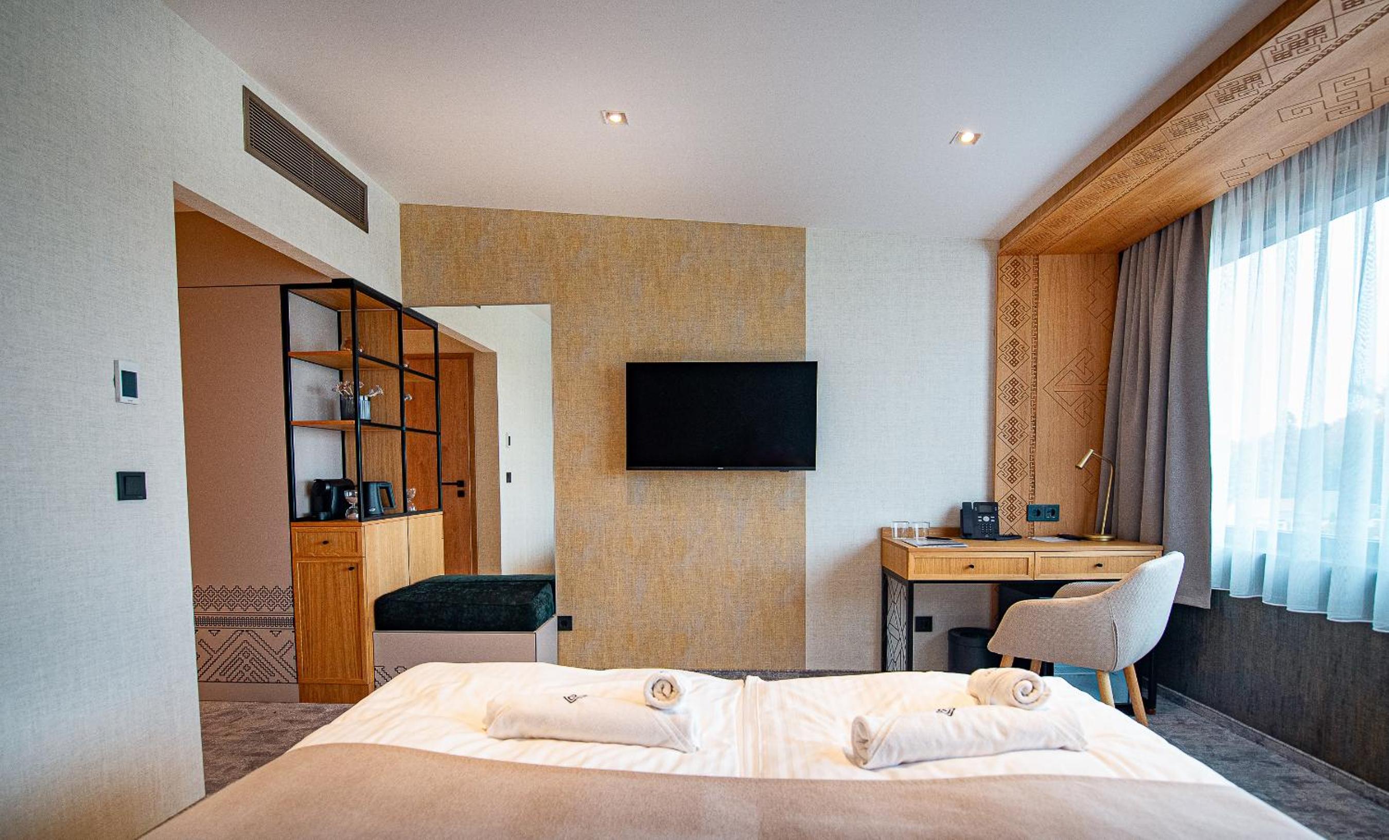 Standard Queen Room