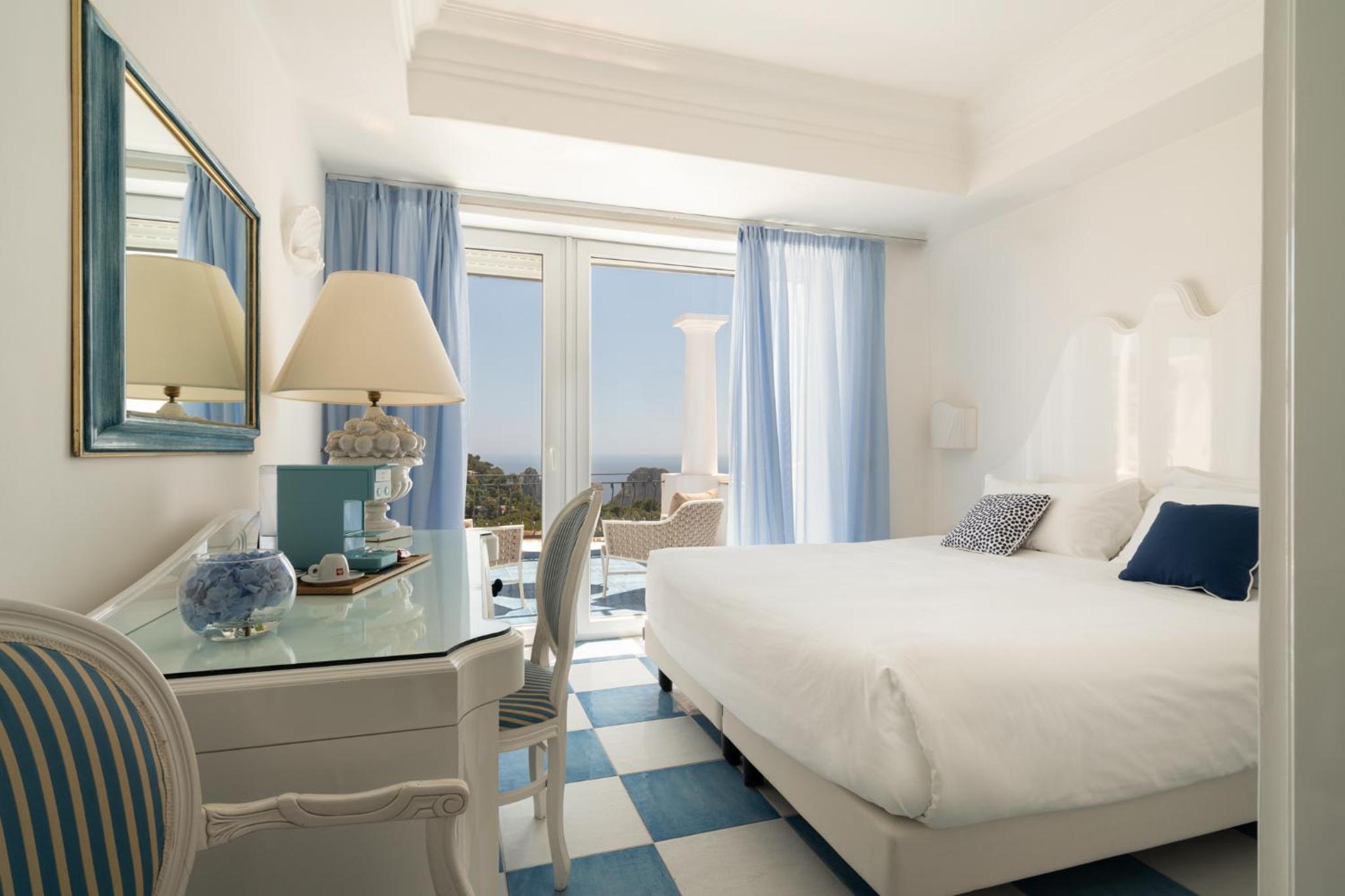 Deluxe Double Room with Terrace and Sea View